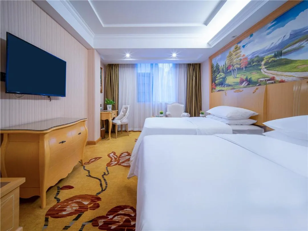 Bed in vienna hotel (HuaZhong Agricultural University in South Lake Store)