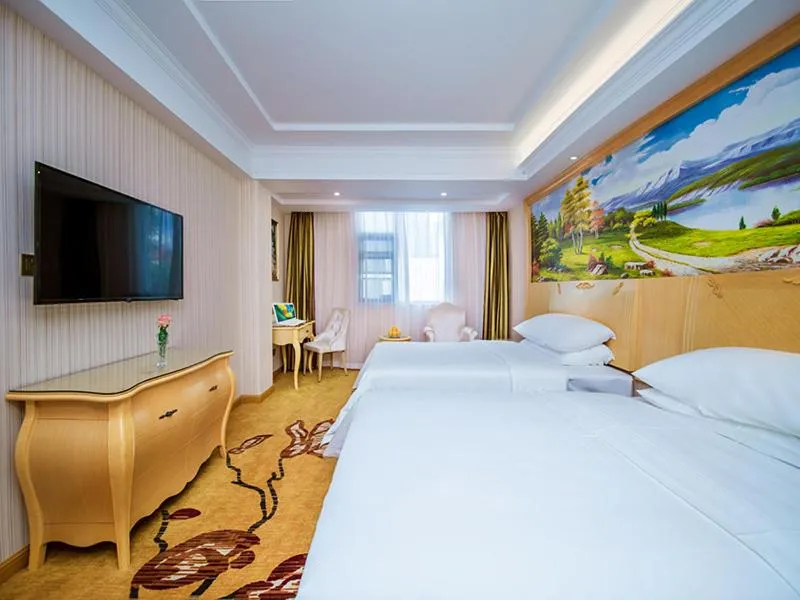 Bed in vienna hotel (HuaZhong Agricultural University in South Lake Store)
