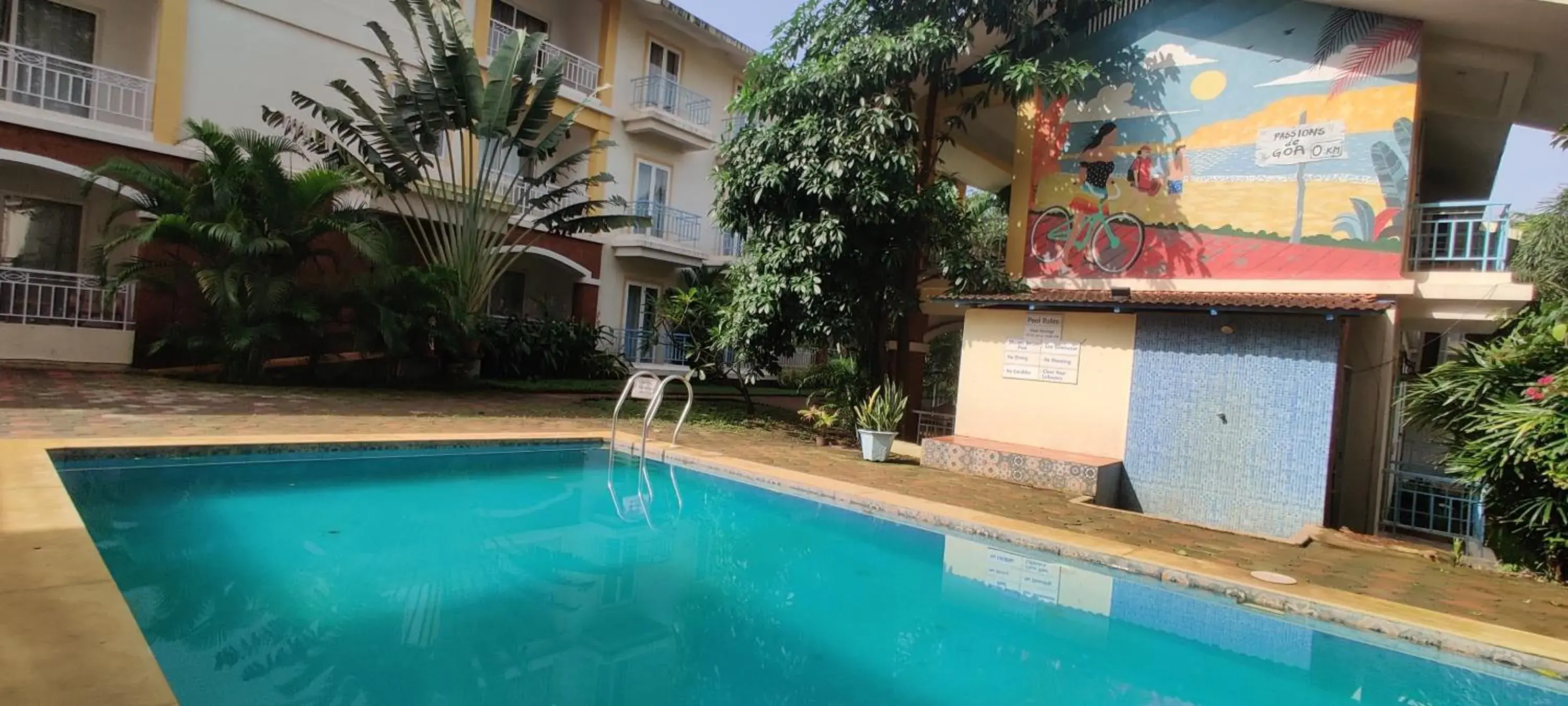 Swimming pool in Passions de Goa Swimming pool in Passions de Goa