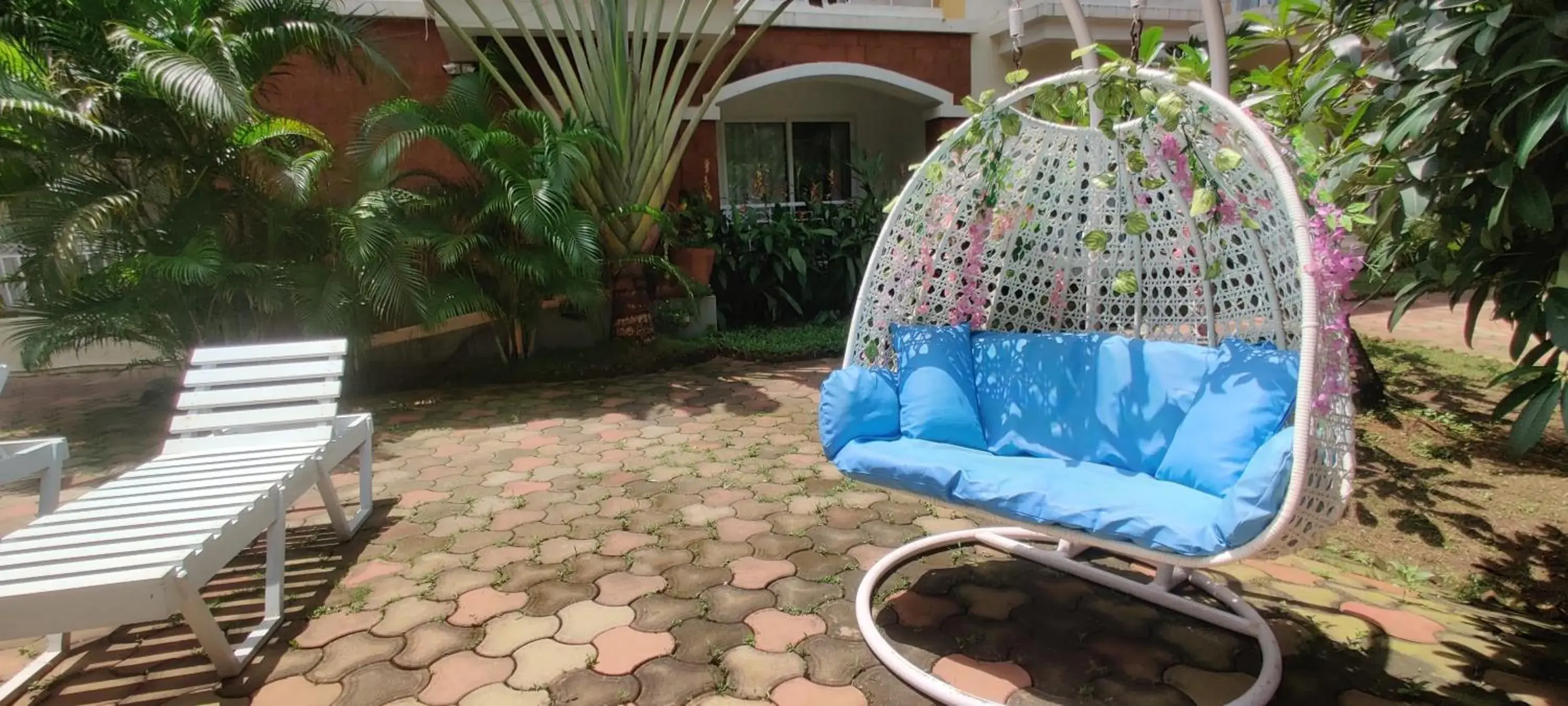 Swimming pool in Passions de Goa Swimming pool in Passions de Goa