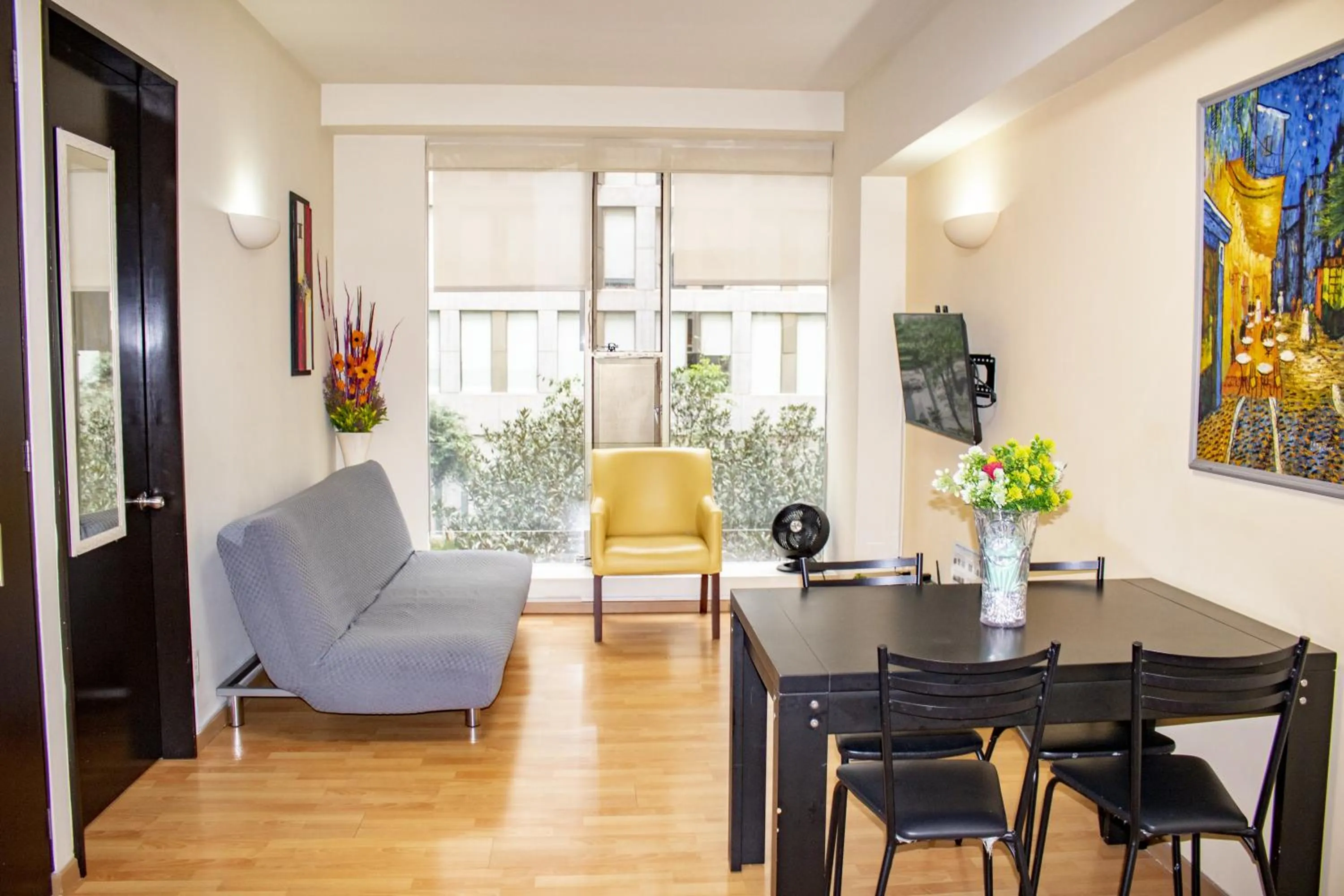 TV and multimedia in Puerta Alameda Suites México