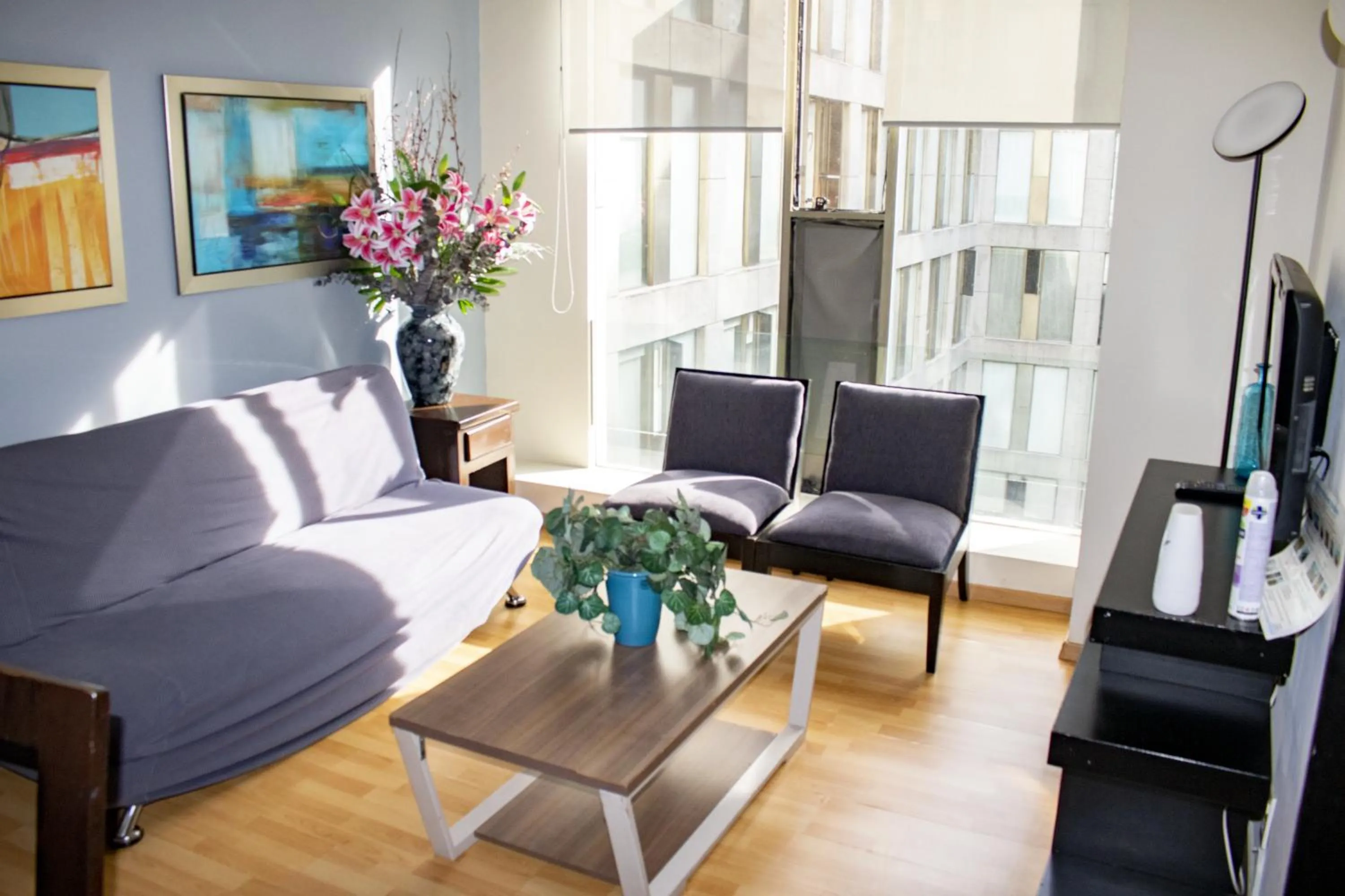 Living room in Puerta Alameda Suites México