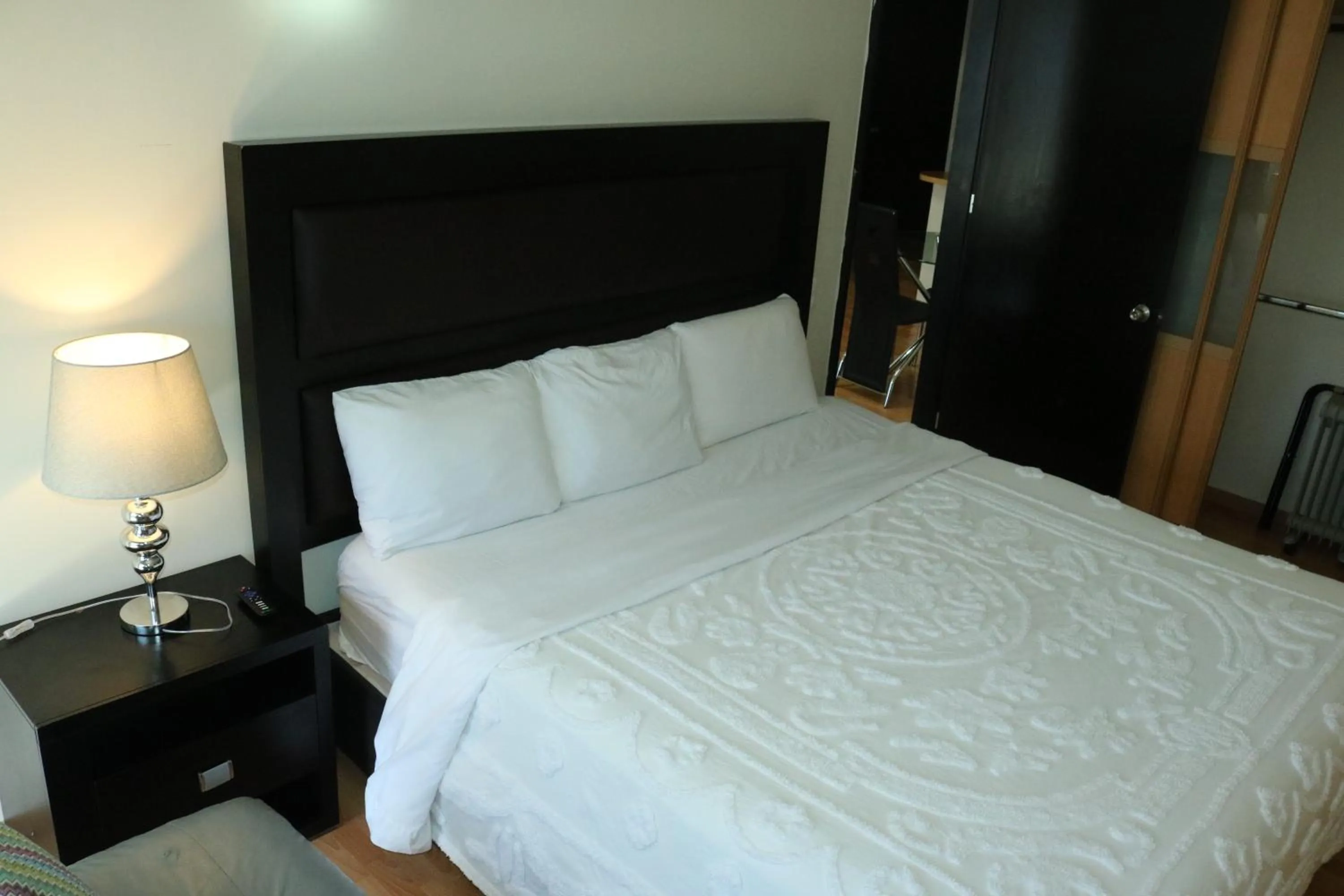 Bed in Puerta Alameda Suites México