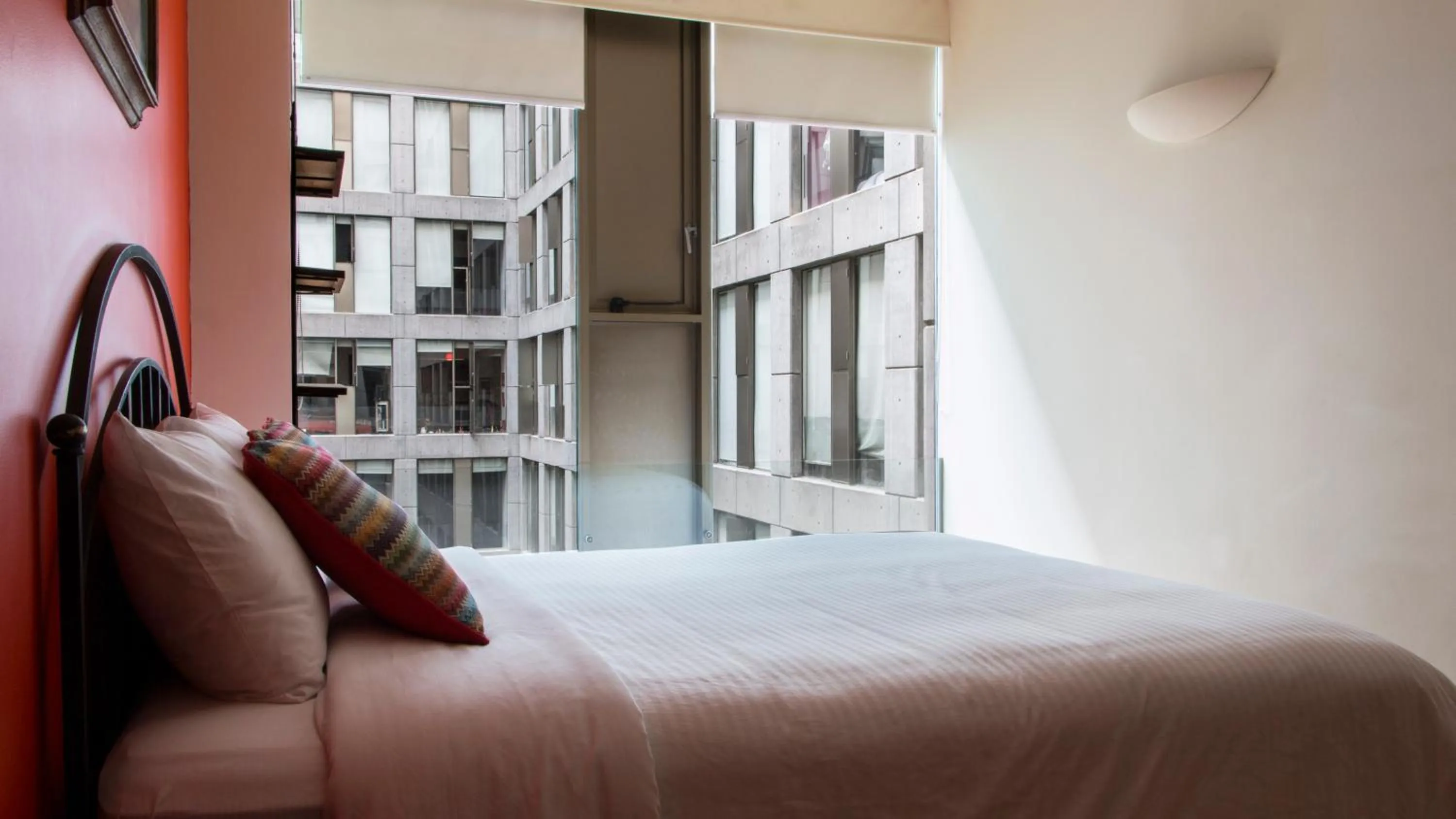 Bed in Puerta Alameda Suites México