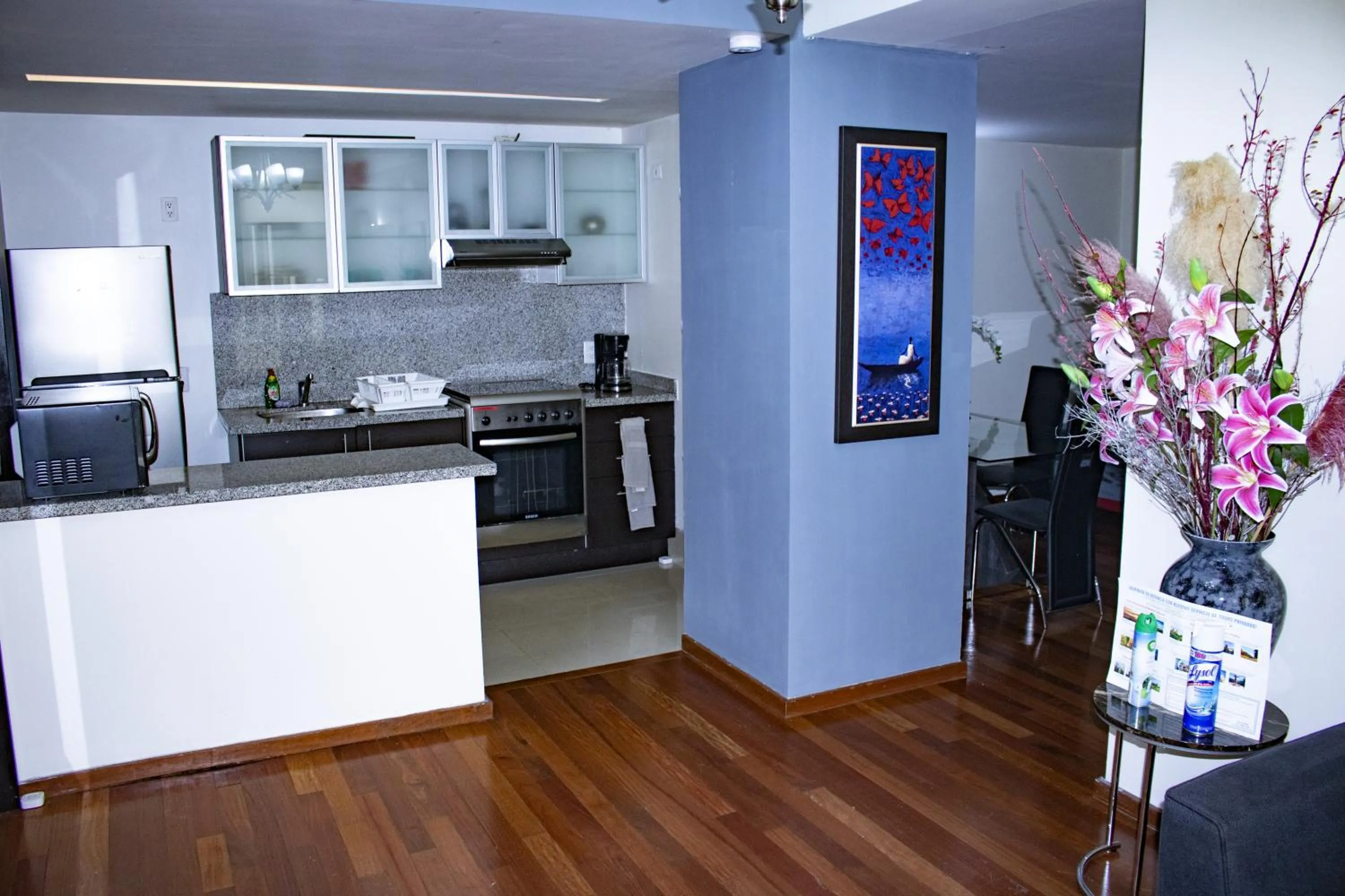 Kitchen or kitchenette in Puerta Alameda Suites México