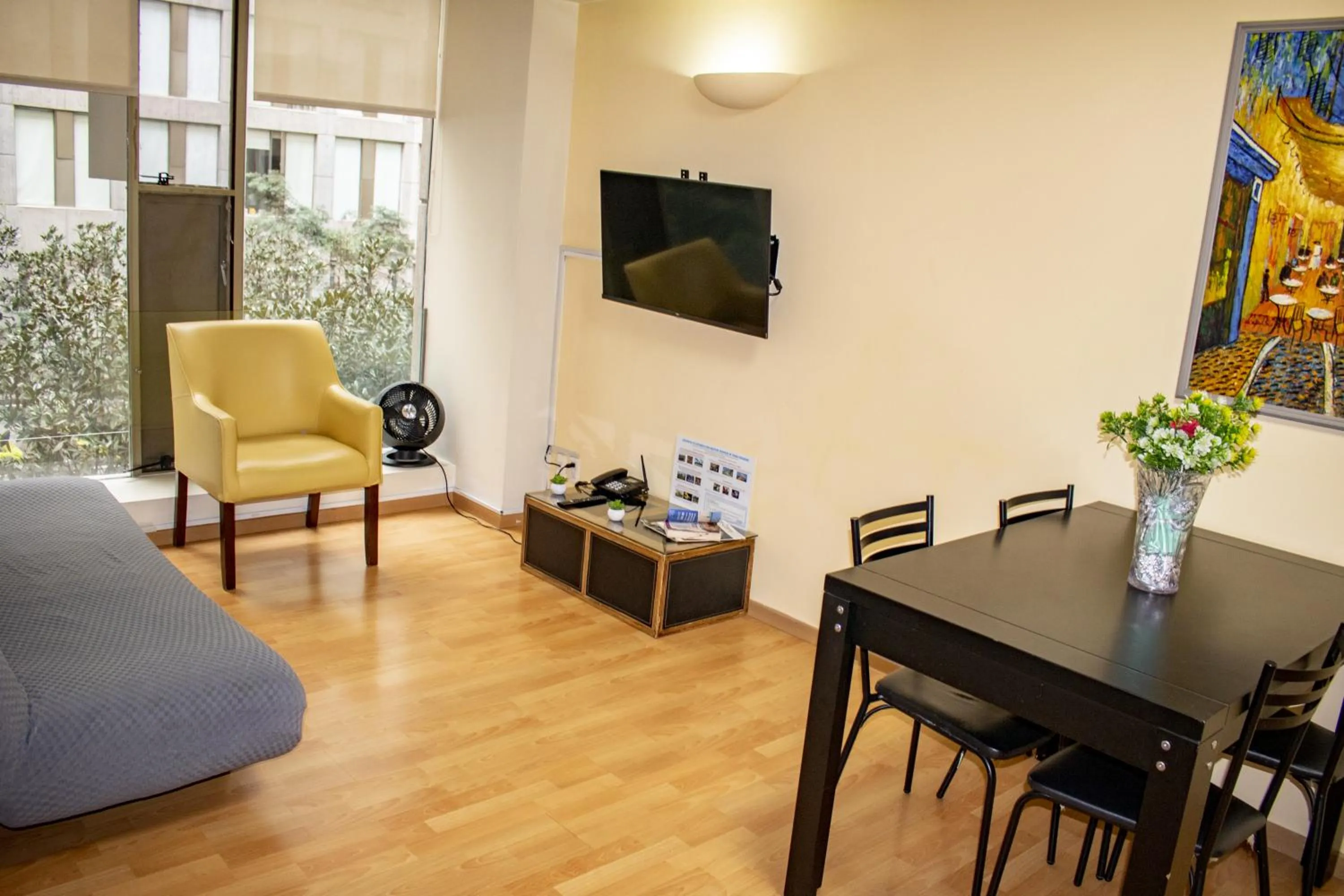 TV and multimedia in Puerta Alameda Suites México