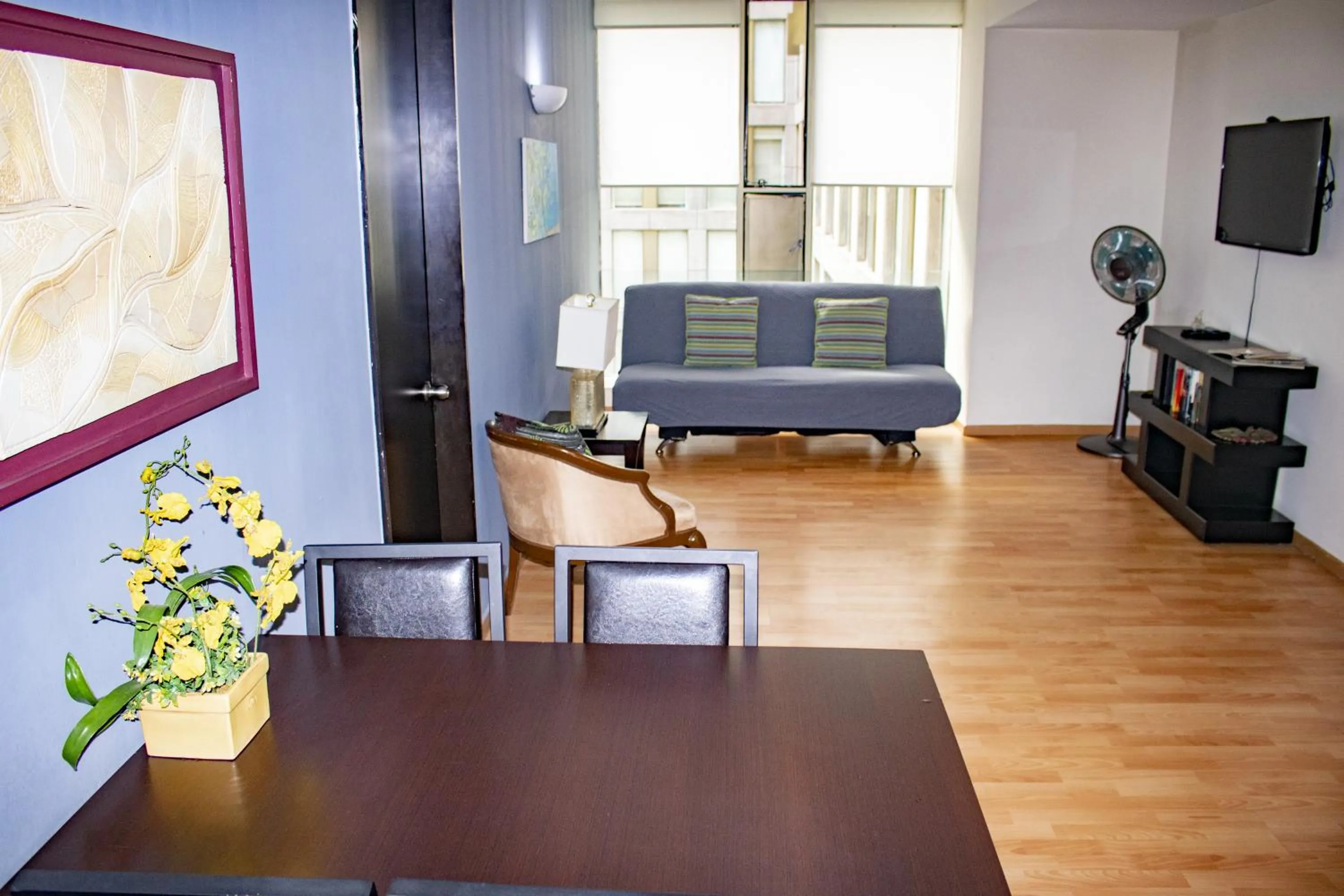 TV and multimedia in Puerta Alameda Suites México