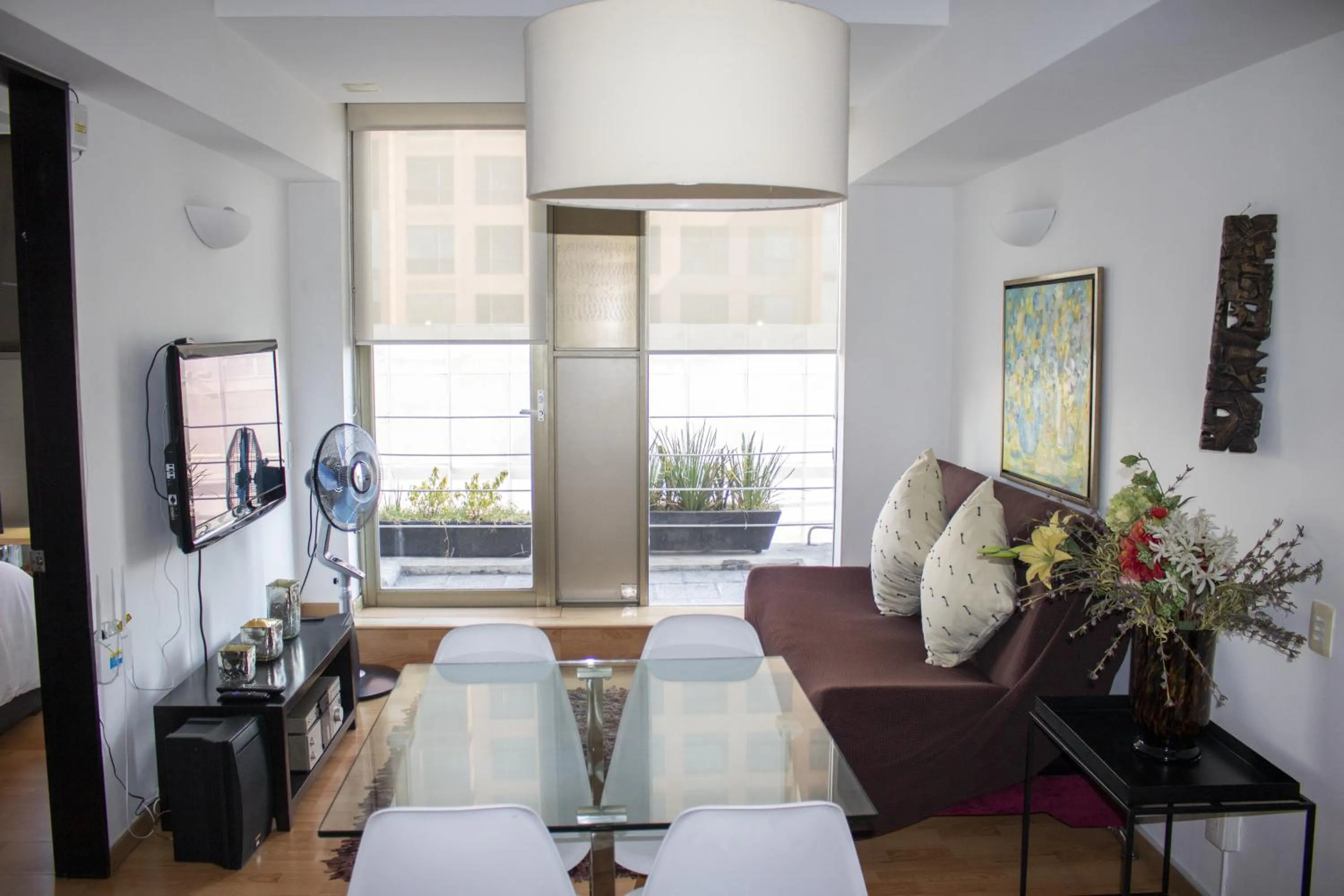 TV and multimedia in Puerta Alameda Suites México