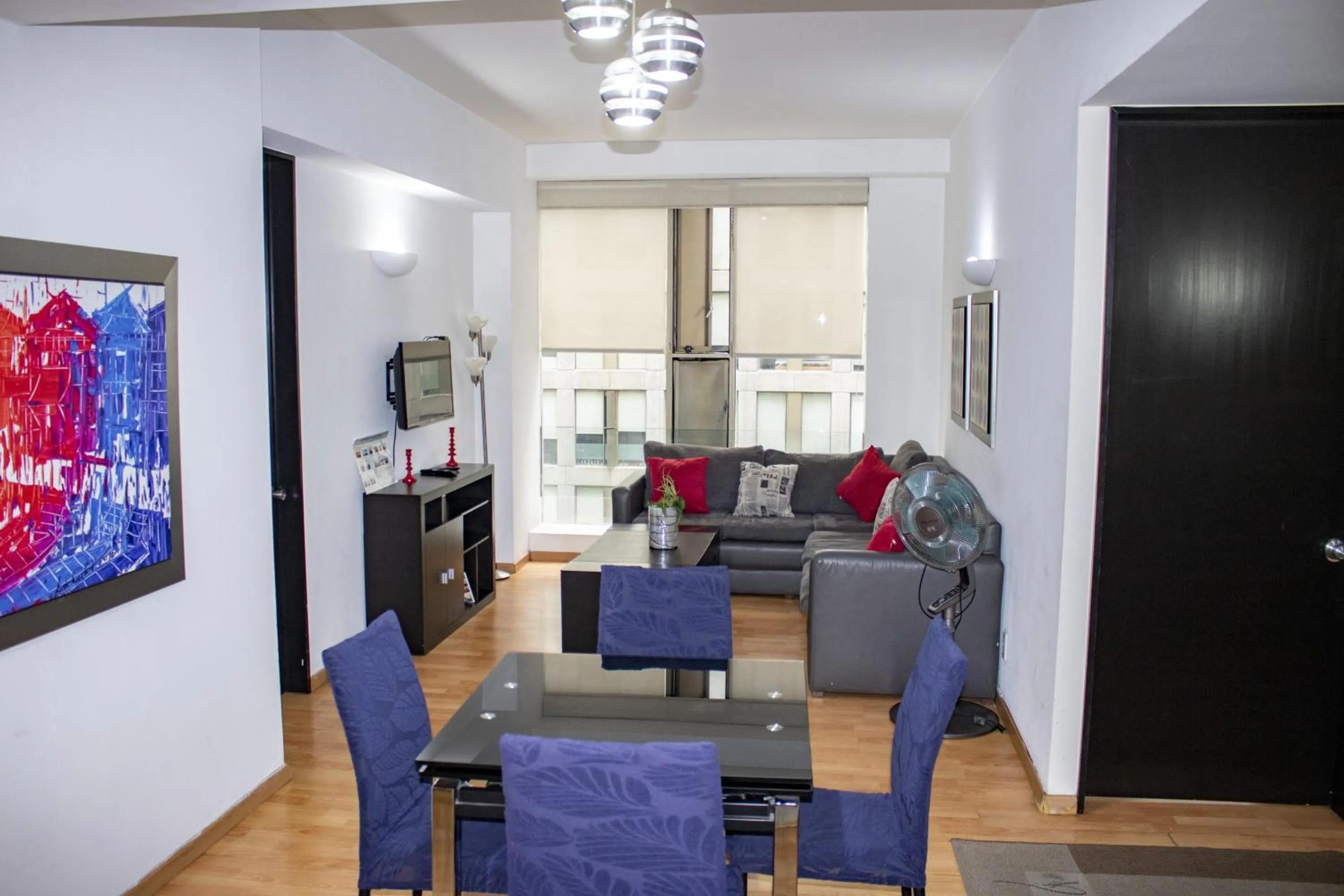 TV and multimedia in Puerta Alameda Suites México