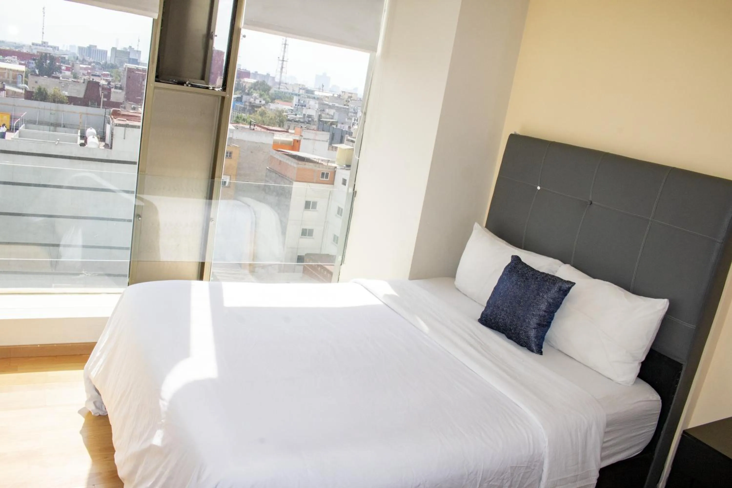 Bed in Puerta Alameda Suites México