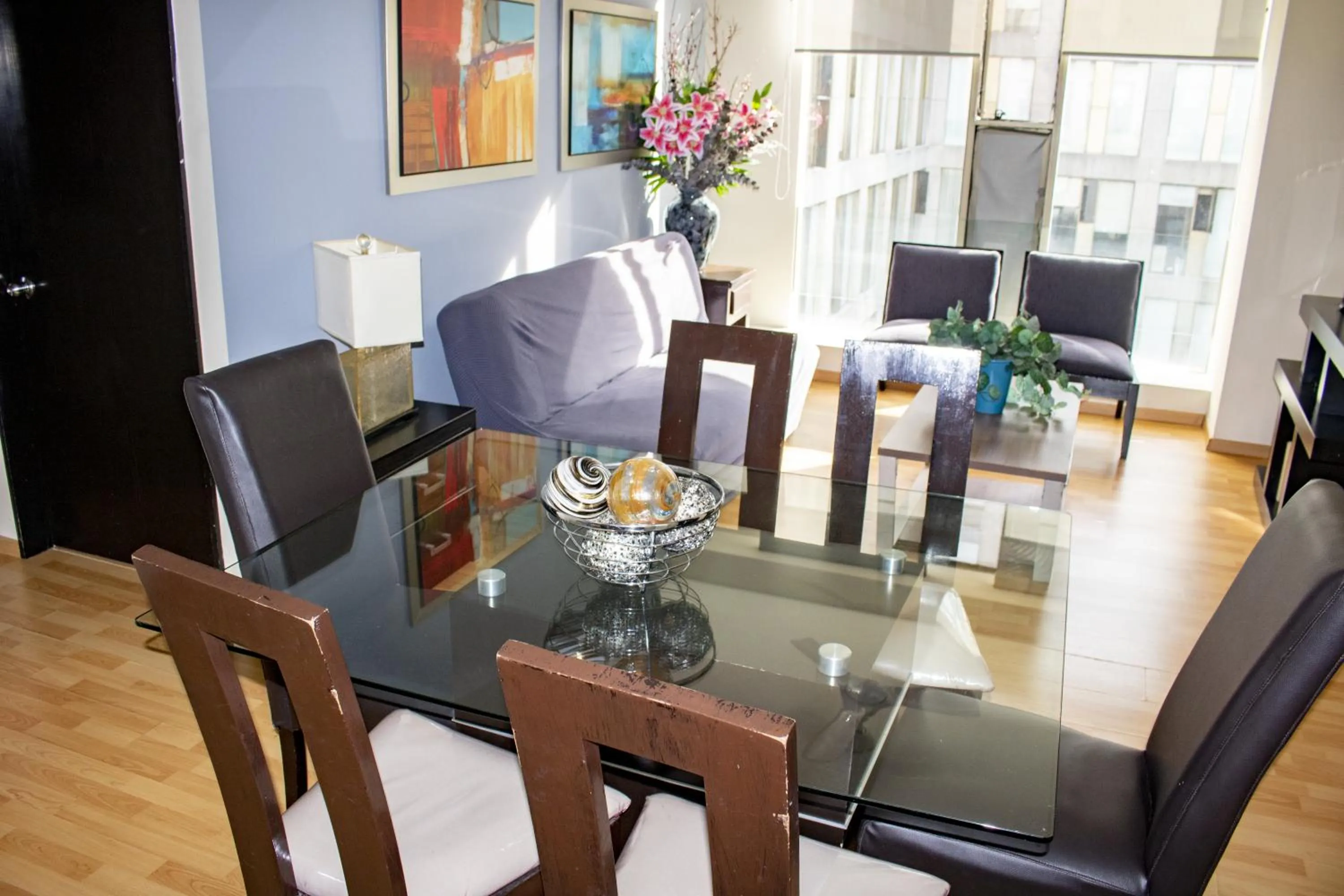 Living room in Puerta Alameda Suites México