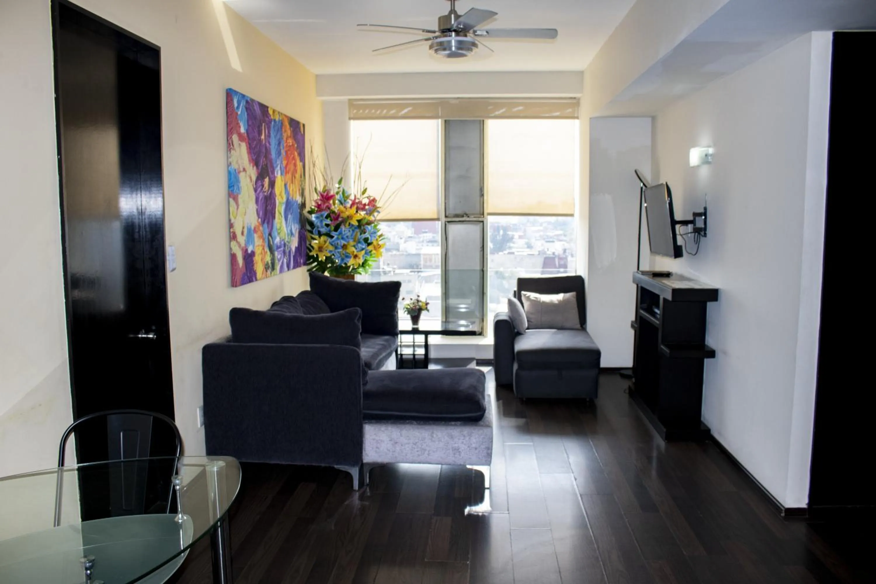 TV and multimedia in Puerta Alameda Suites México