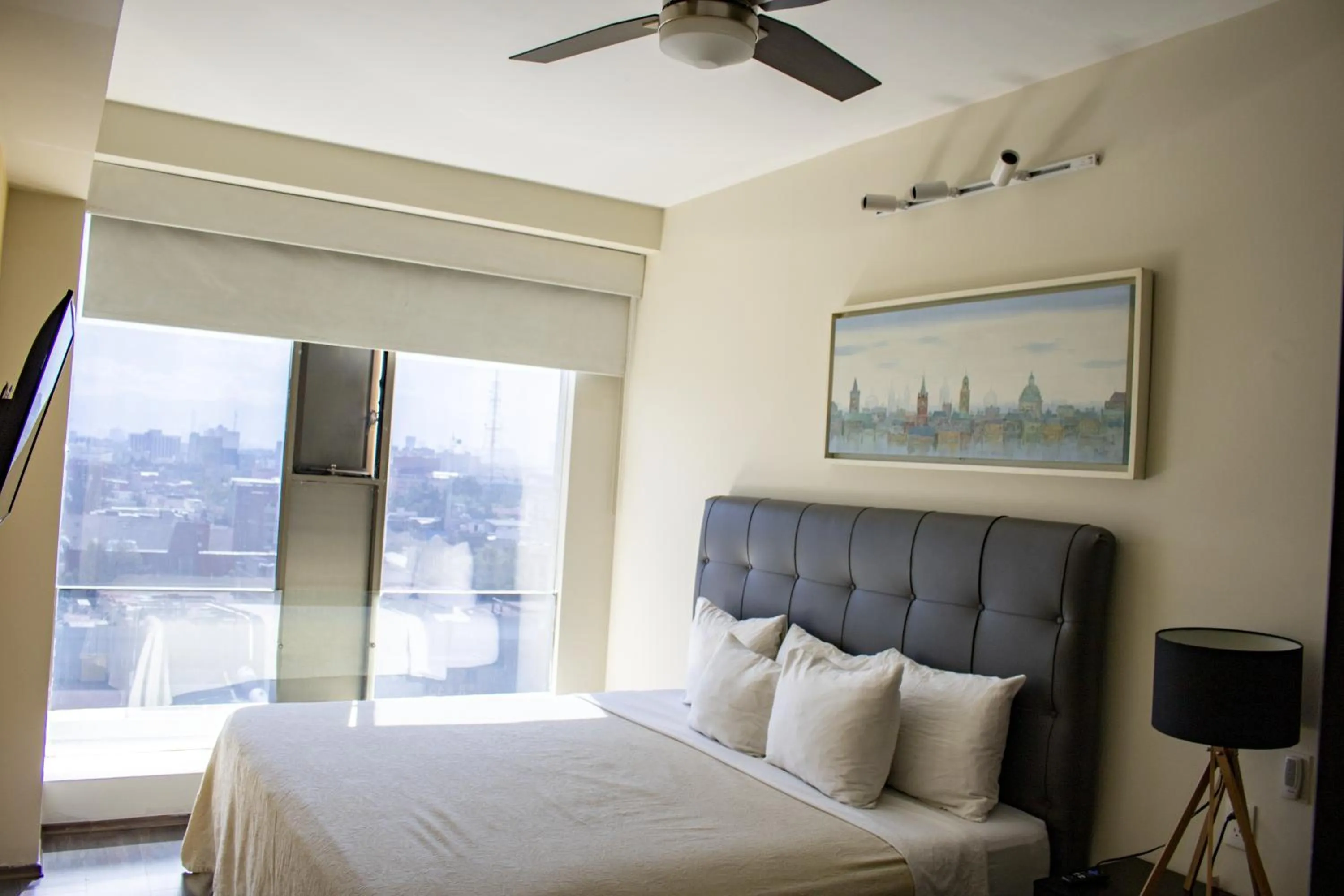 Bed in Puerta Alameda Suites México