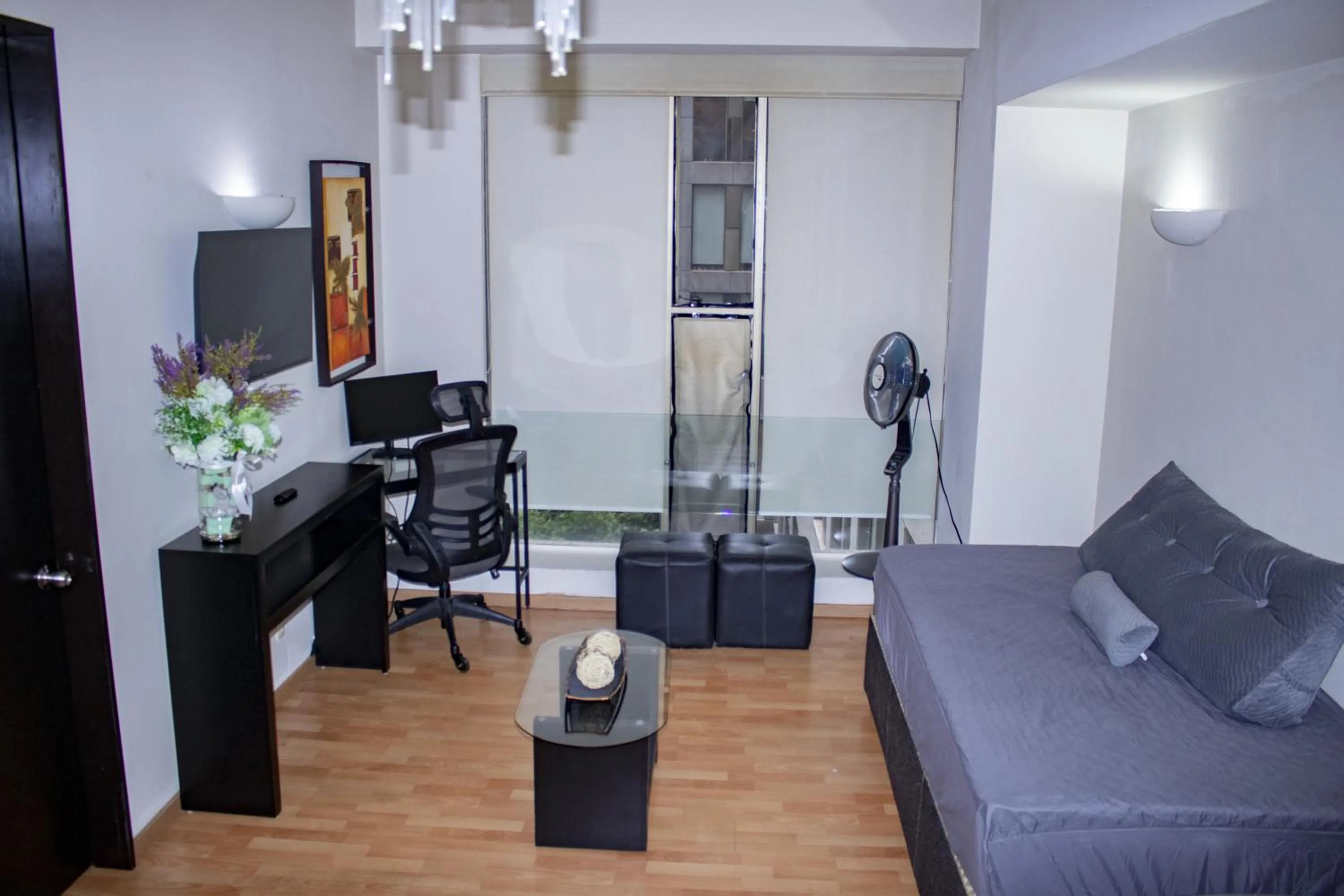 TV and multimedia in Puerta Alameda Suites México