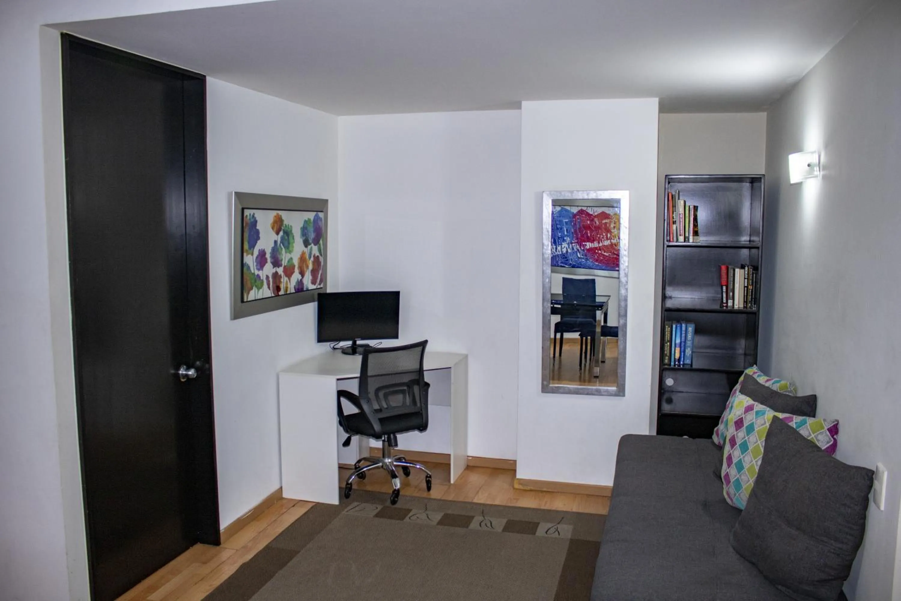 Library in Puerta Alameda Suites México