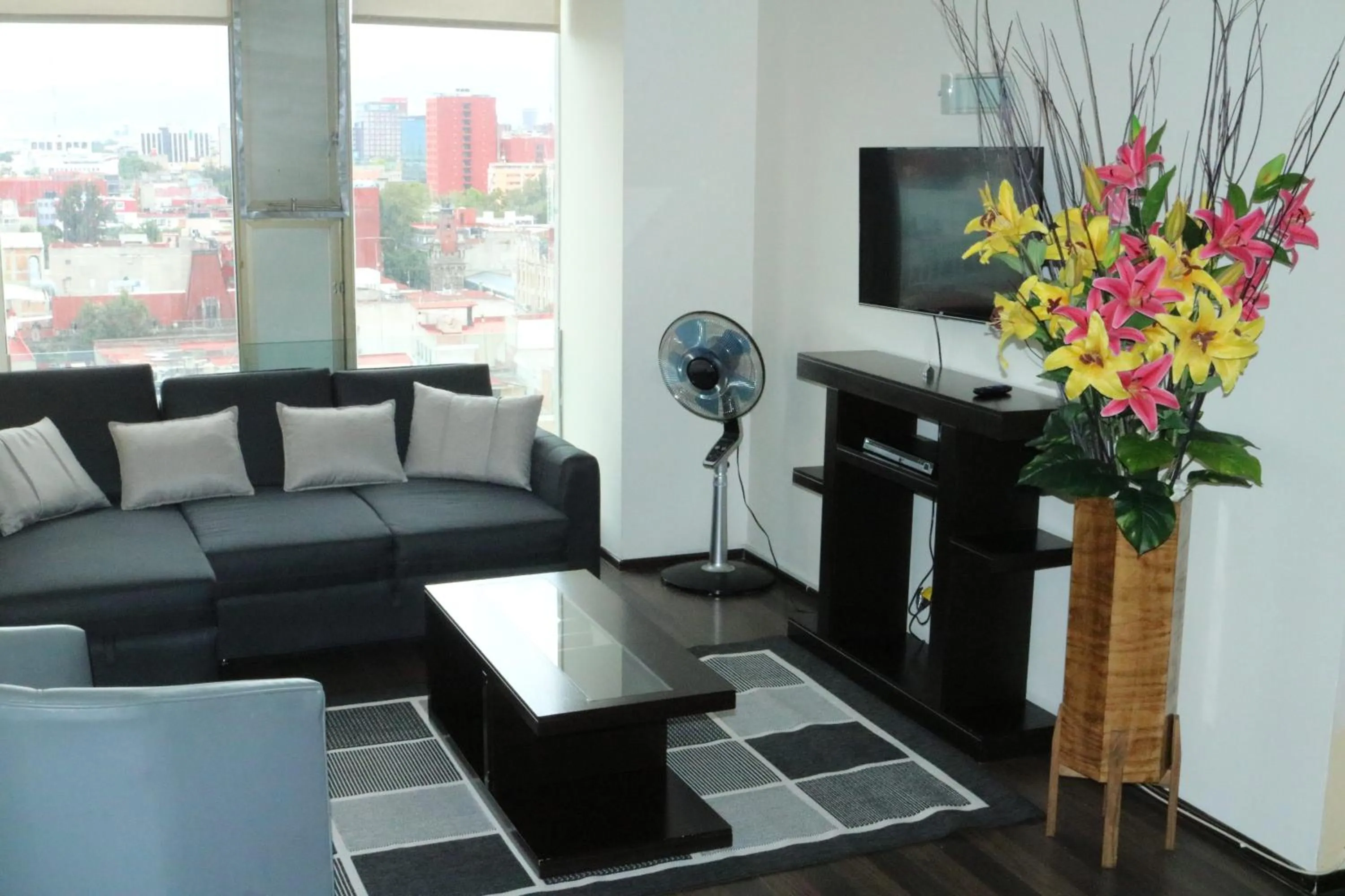 Living room in Puerta Alameda Suites México