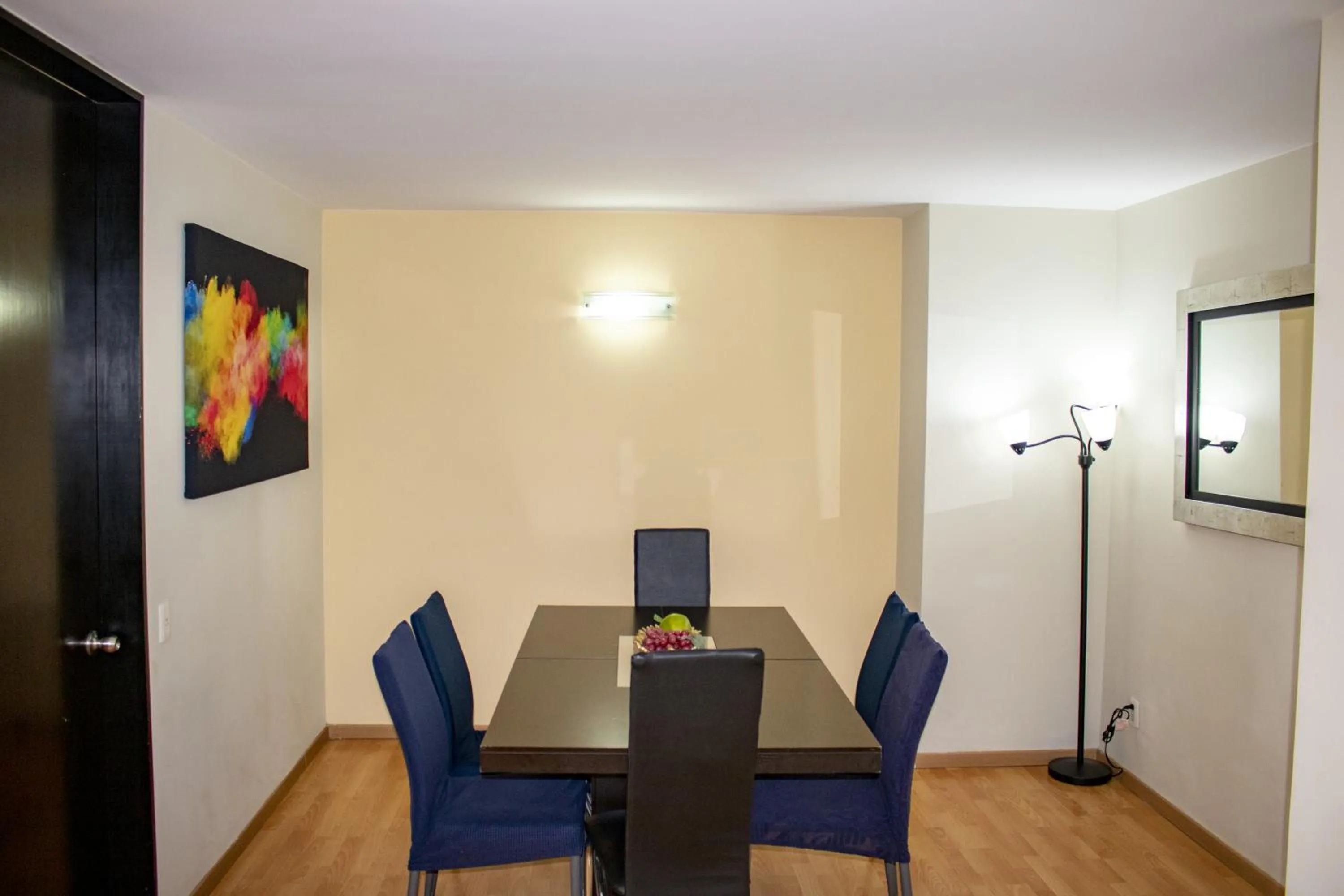 Dining area in Puerta Alameda Suites México