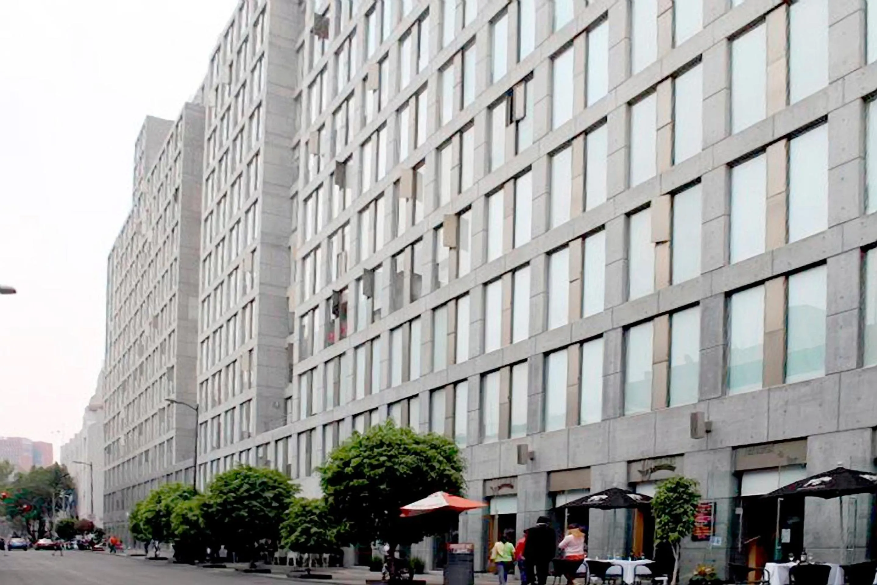 Property building in Puerta Alameda Suites México