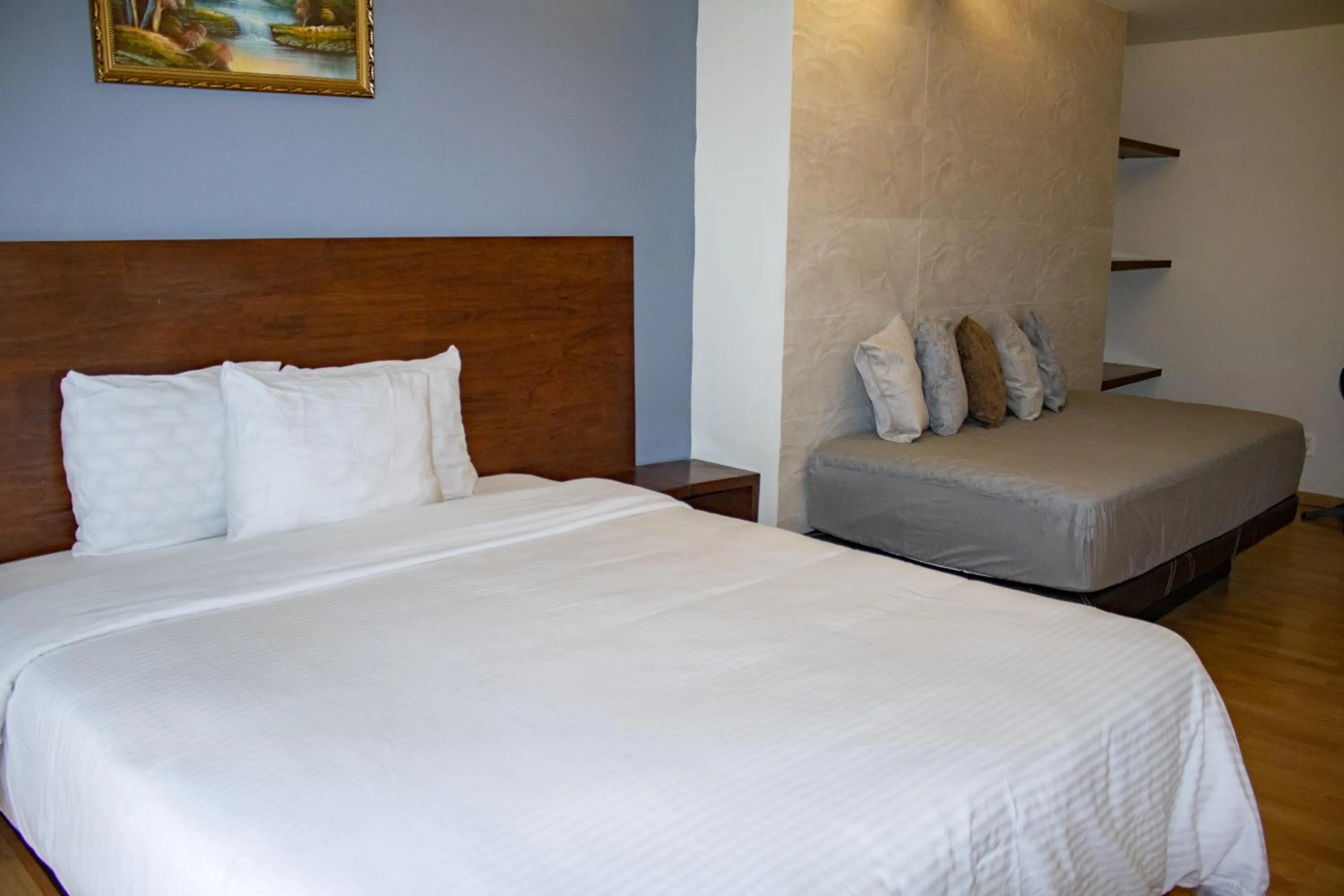 Bed in Puerta Alameda Suites México