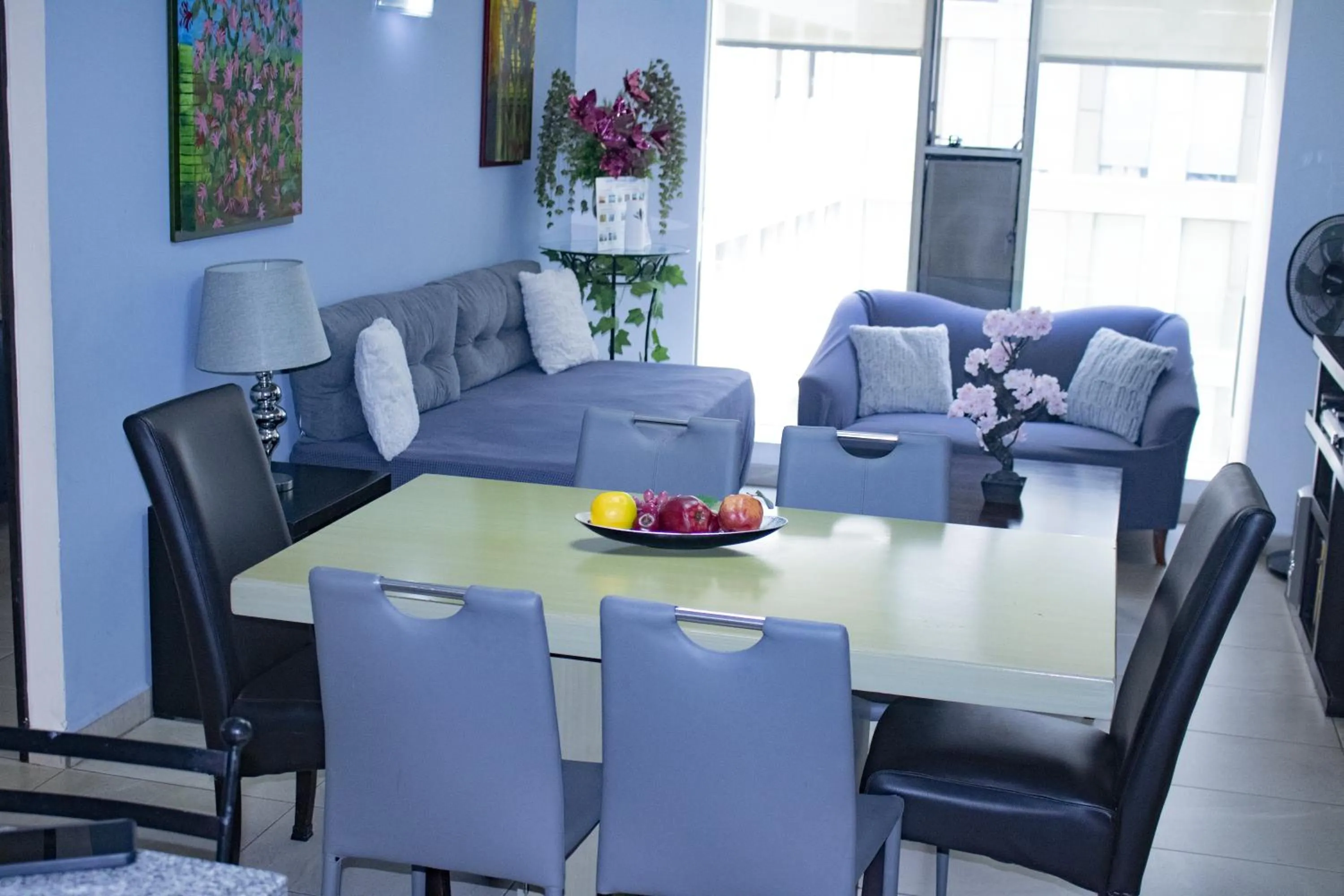 Dining area in Puerta Alameda Suites México