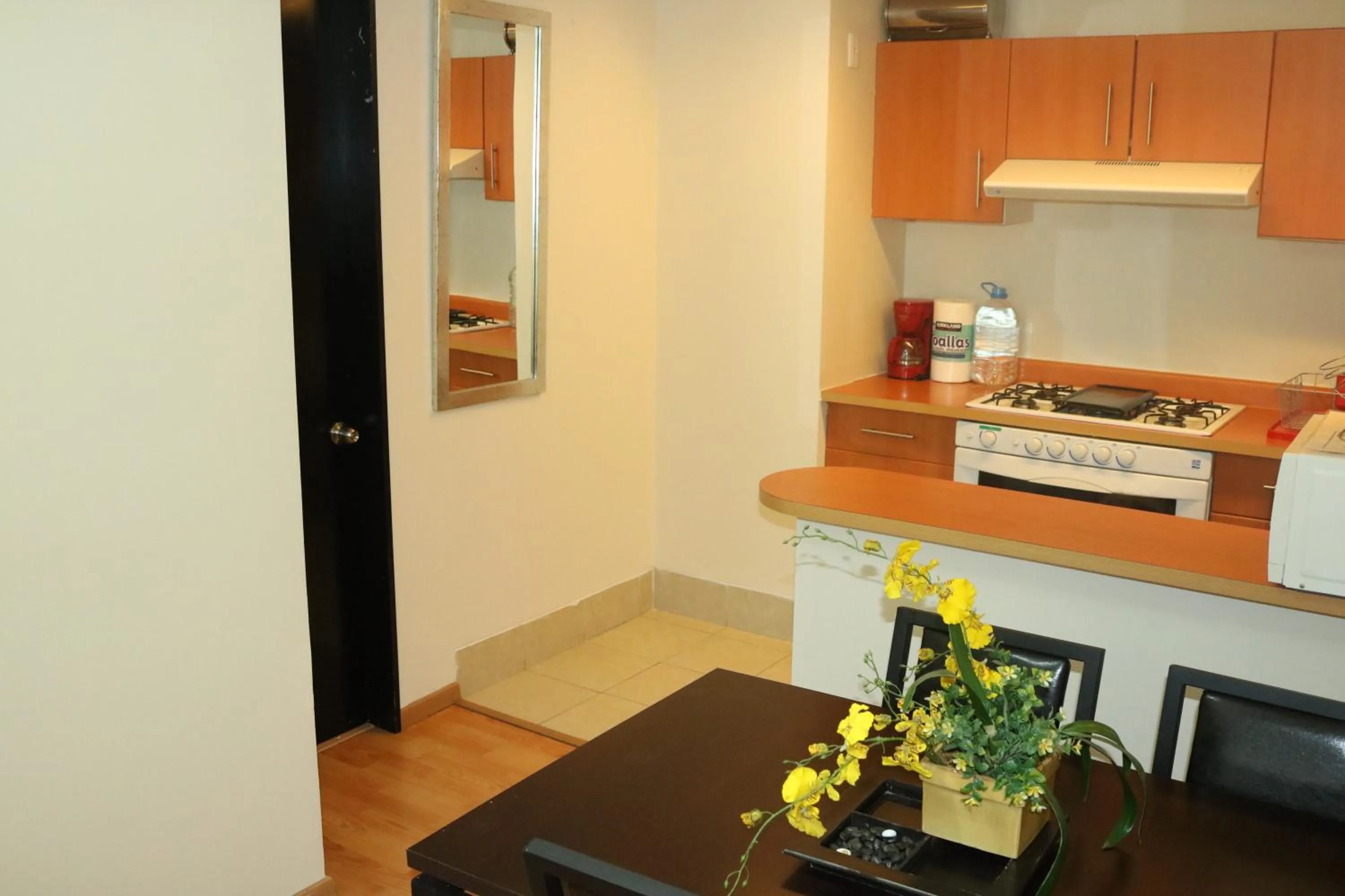 Dining area in Puerta Alameda Suites México