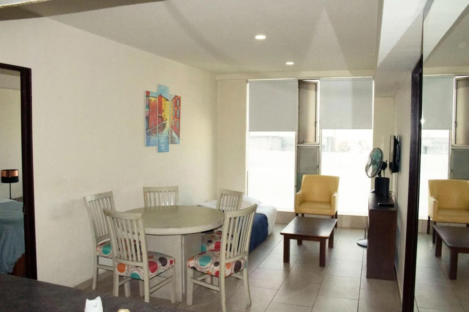 Dining area in Puerta Alameda Suites México