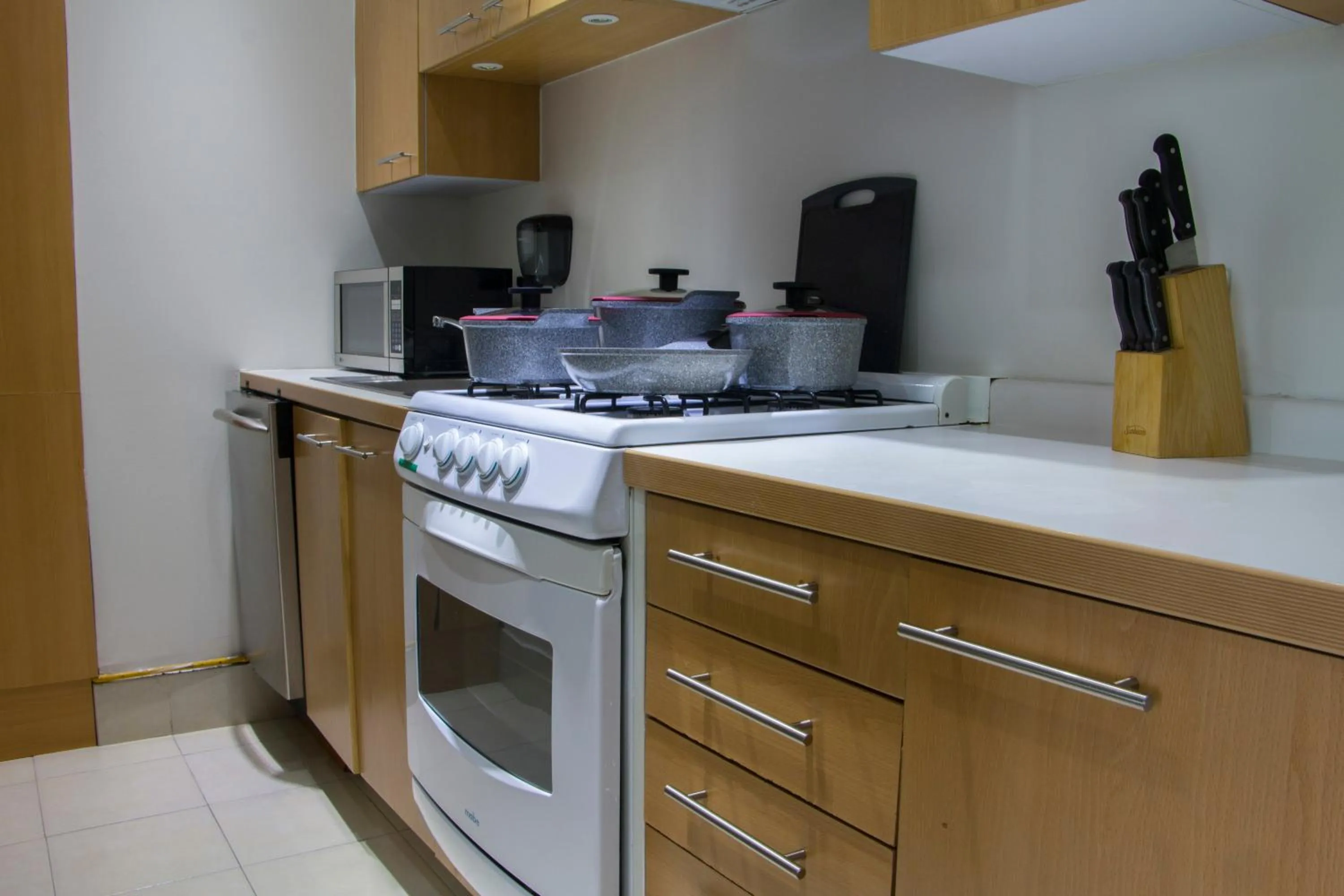 Kitchen or kitchenette in Puerta Alameda Suites México