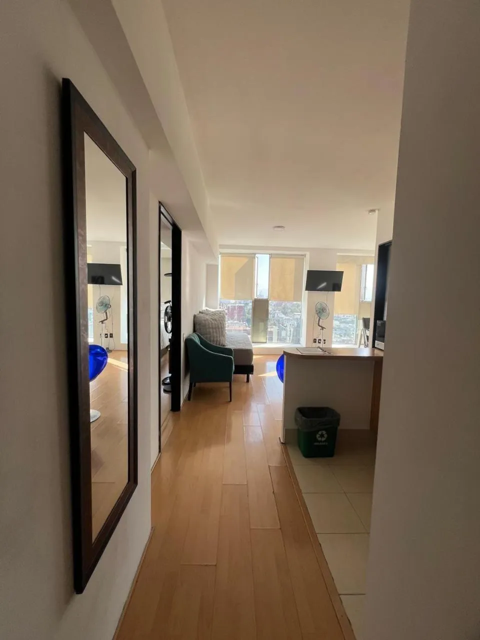 Photo of the whole room in Puerta Alameda Suites México