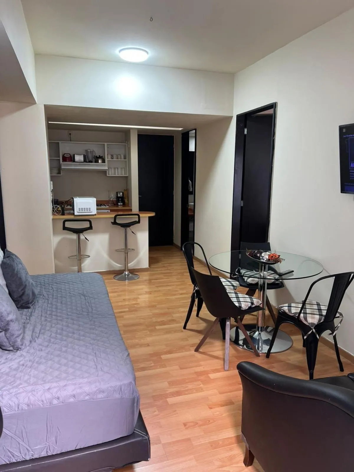 Living room, Bed in Puerta Alameda Suites México