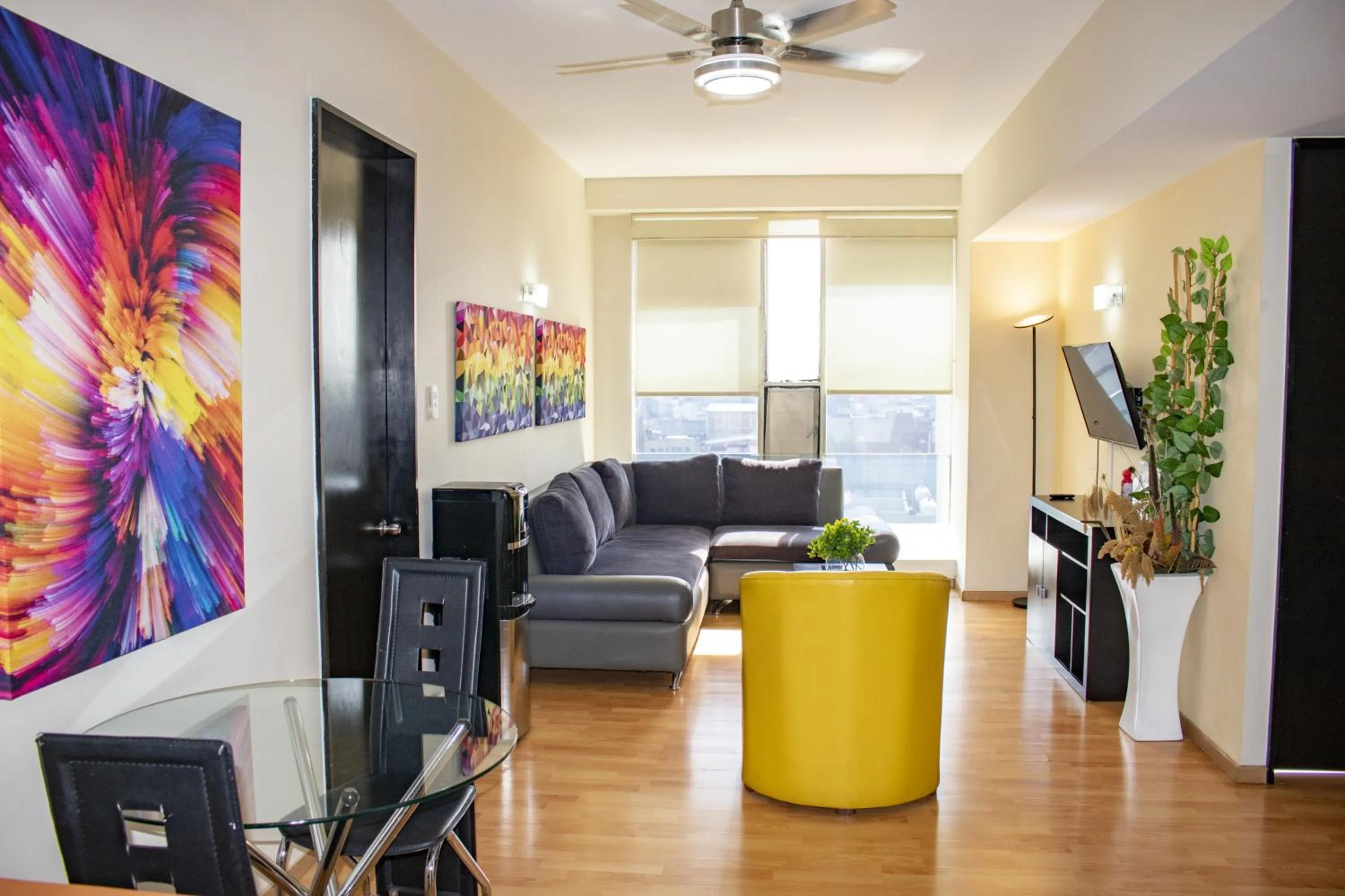 TV and multimedia in Puerta Alameda Suites México