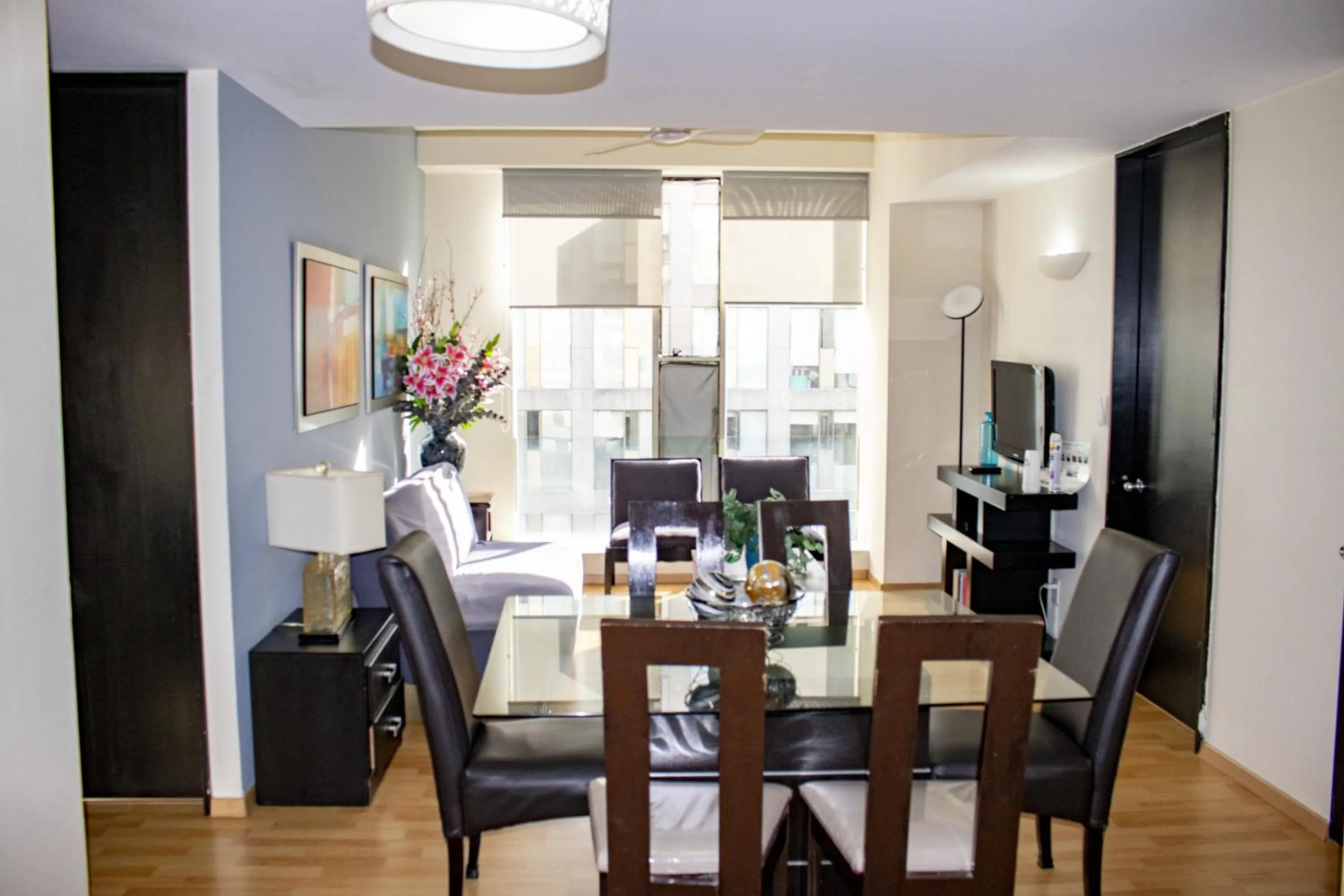 Dining area in Puerta Alameda Suites México