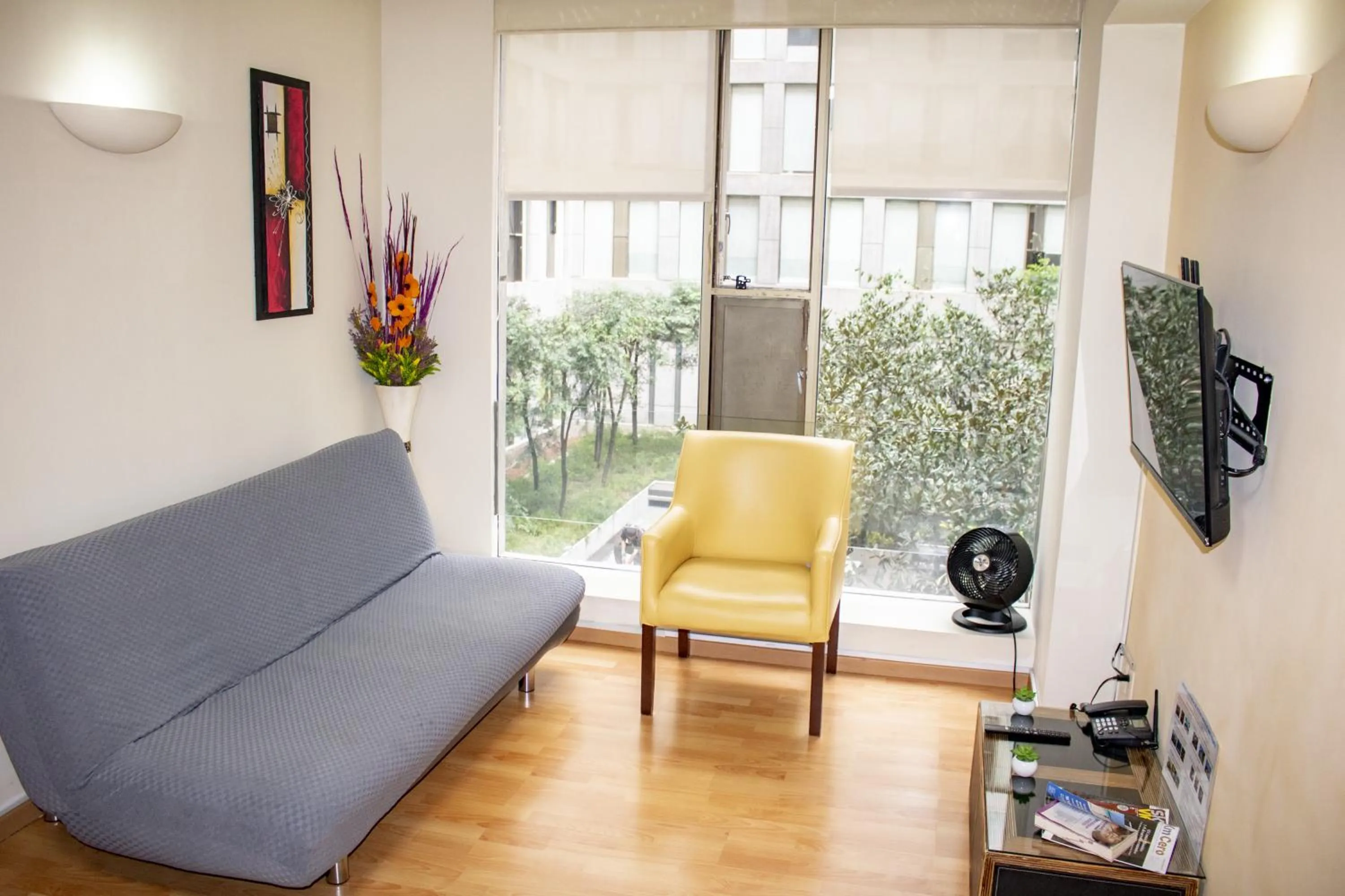 TV and multimedia in Puerta Alameda Suites México