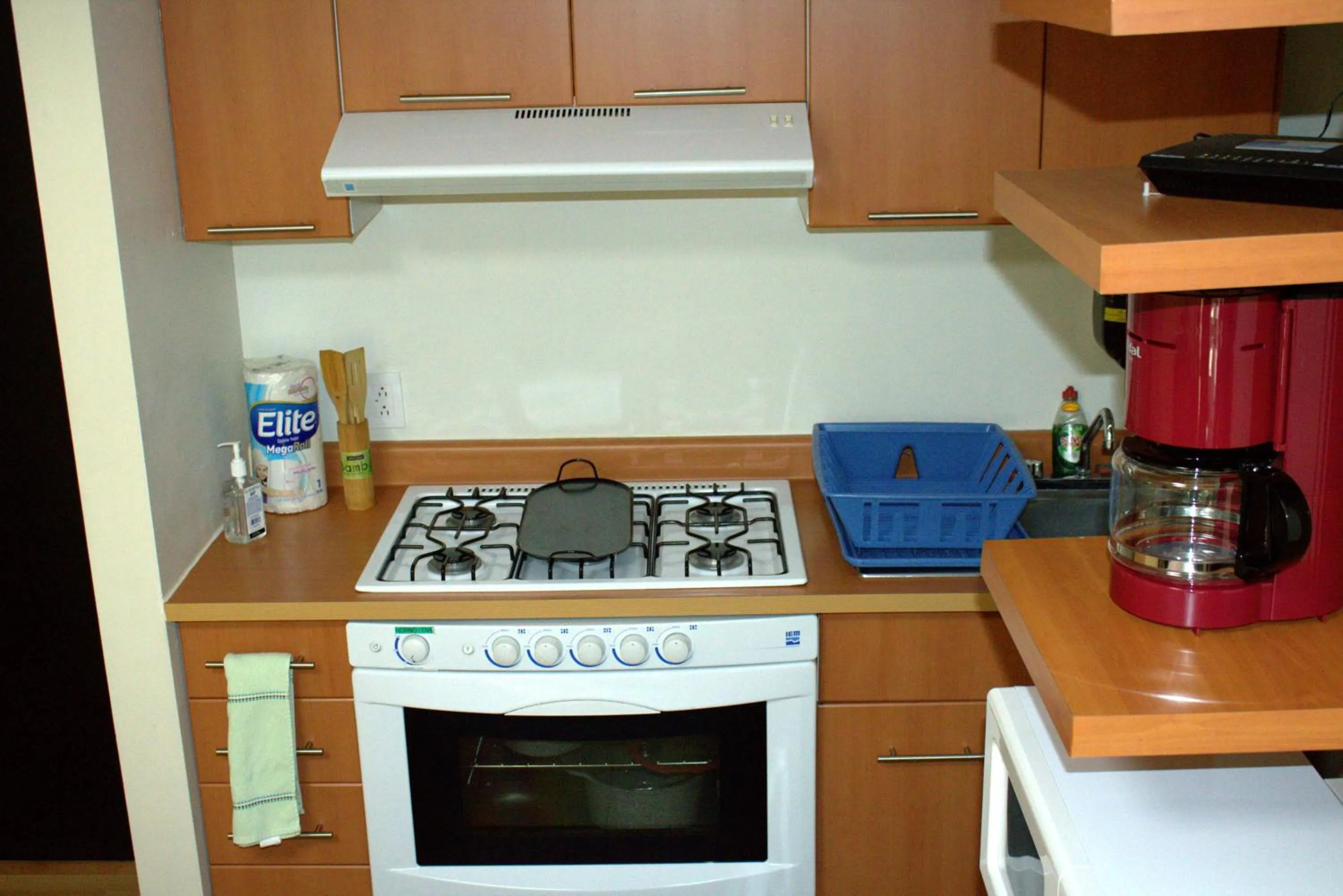 Kitchen or kitchenette in Puerta Alameda Suites México