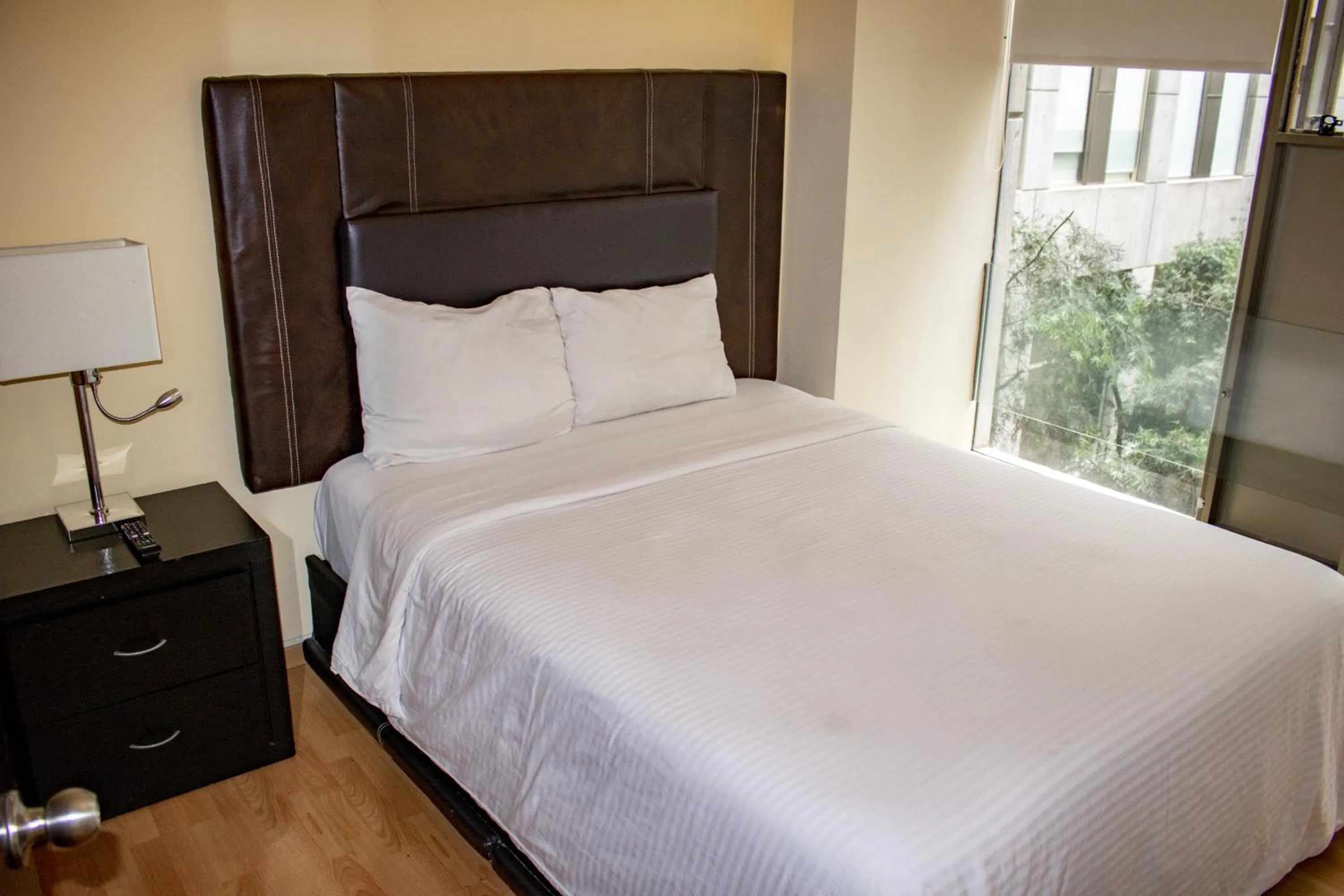 Bed in Puerta Alameda Suites México