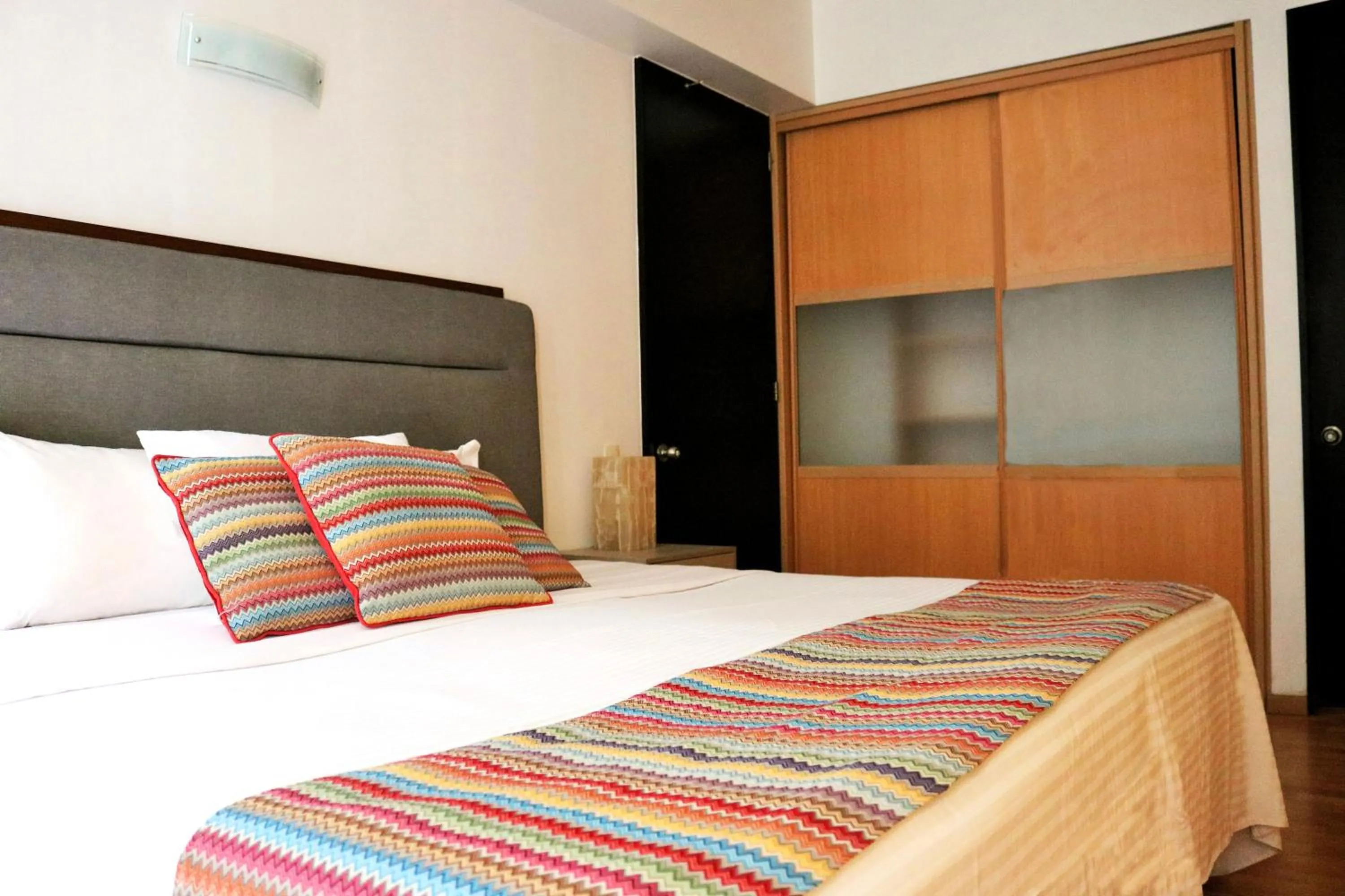 Bedroom, Bed in Puerta Alameda Suites México