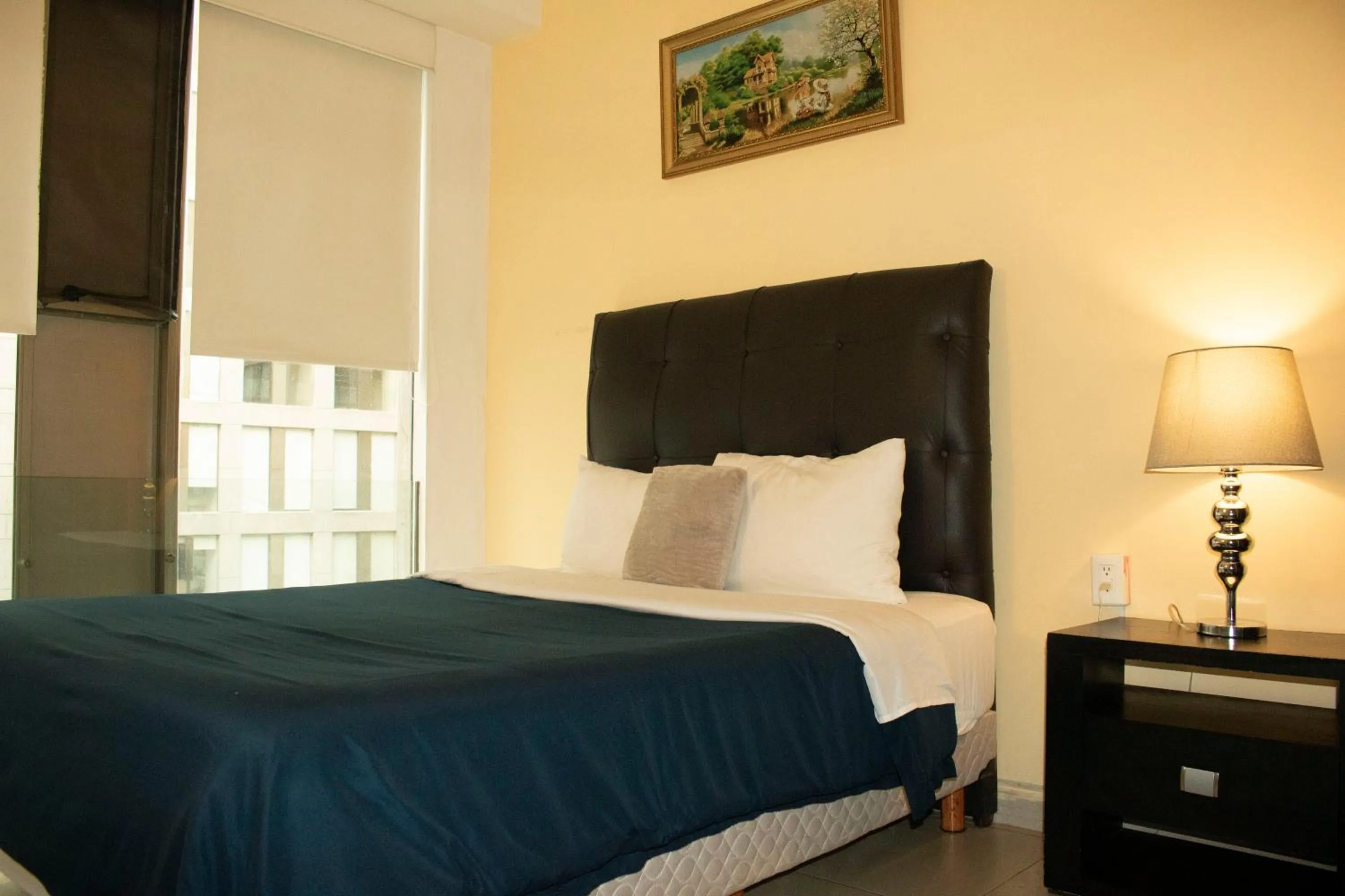 Bedroom, Bed in Puerta Alameda Suites México