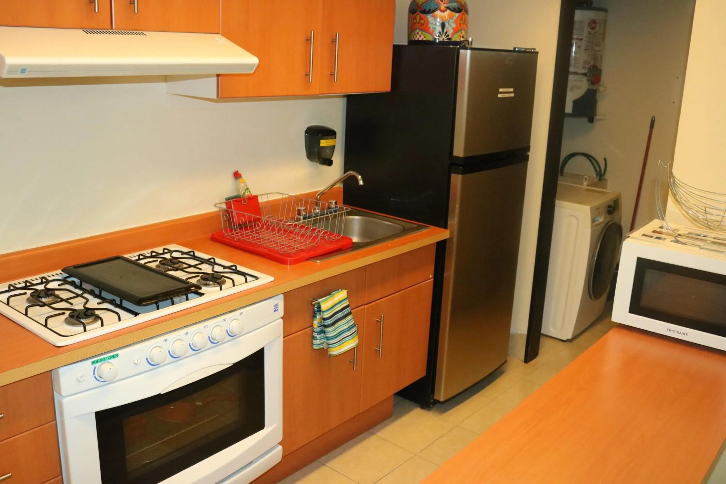 Kitchen or kitchenette in Puerta Alameda Suites México