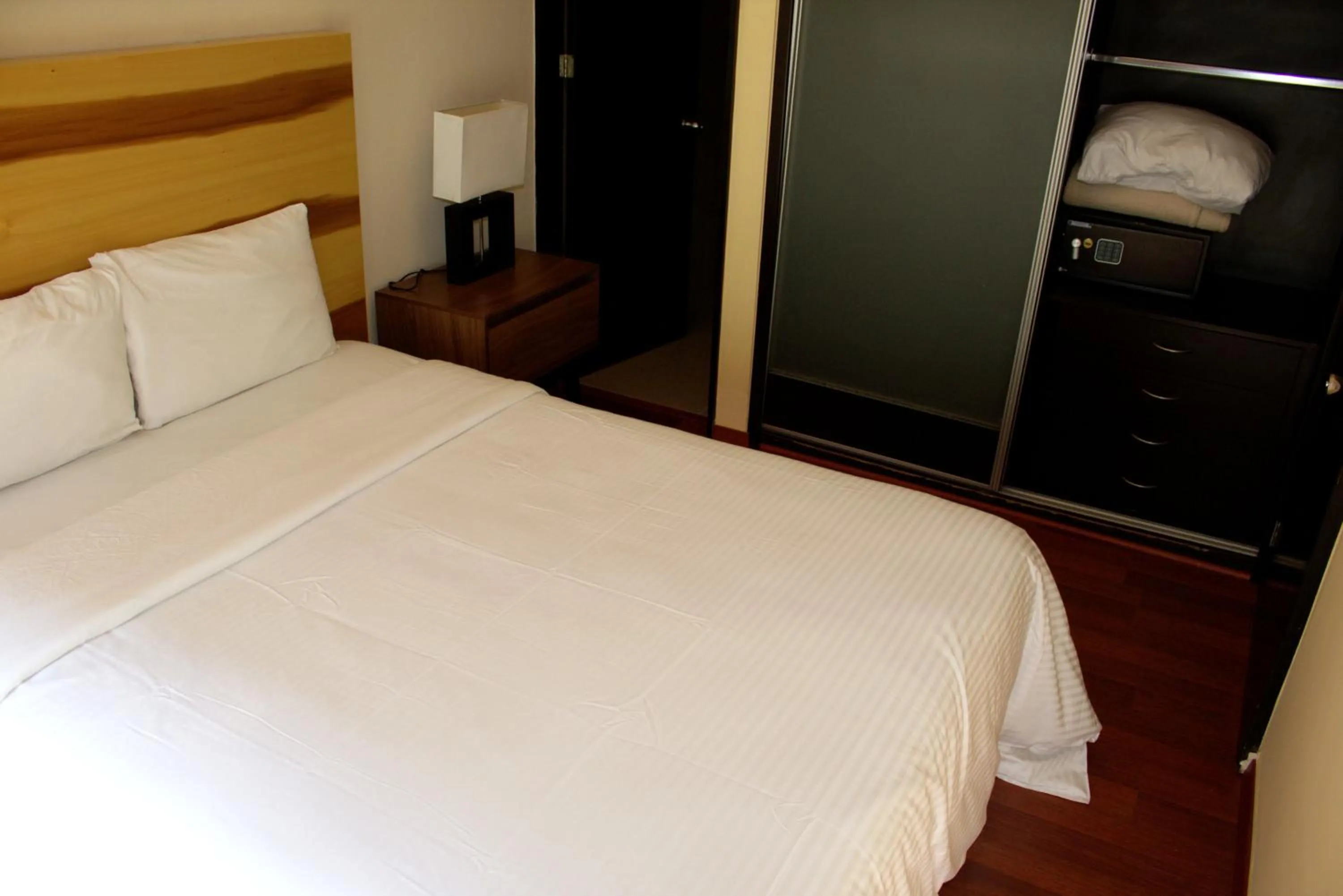 Bedroom, Bed in Puerta Alameda Suites México