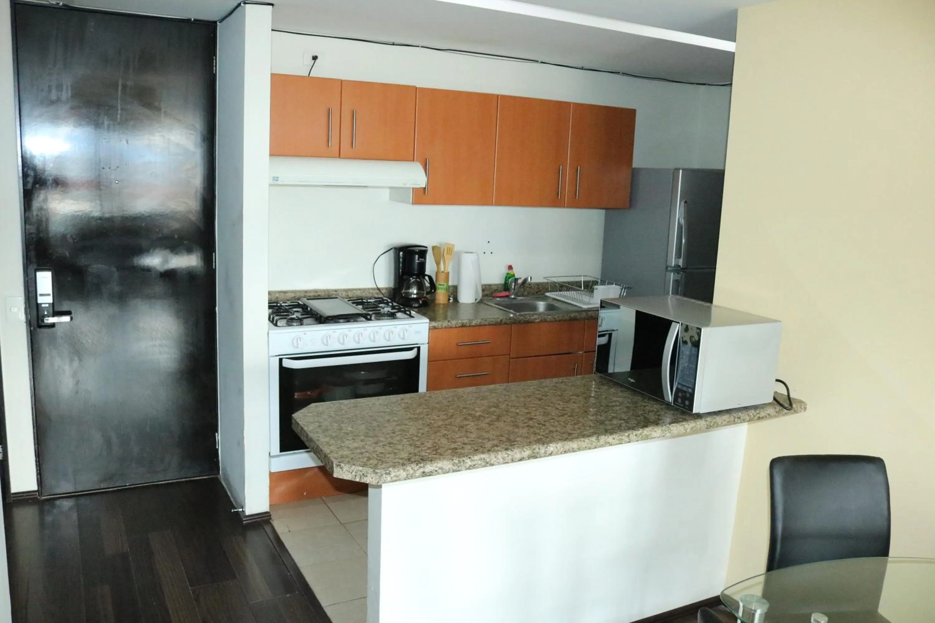 Kitchen or kitchenette in Puerta Alameda Suites México