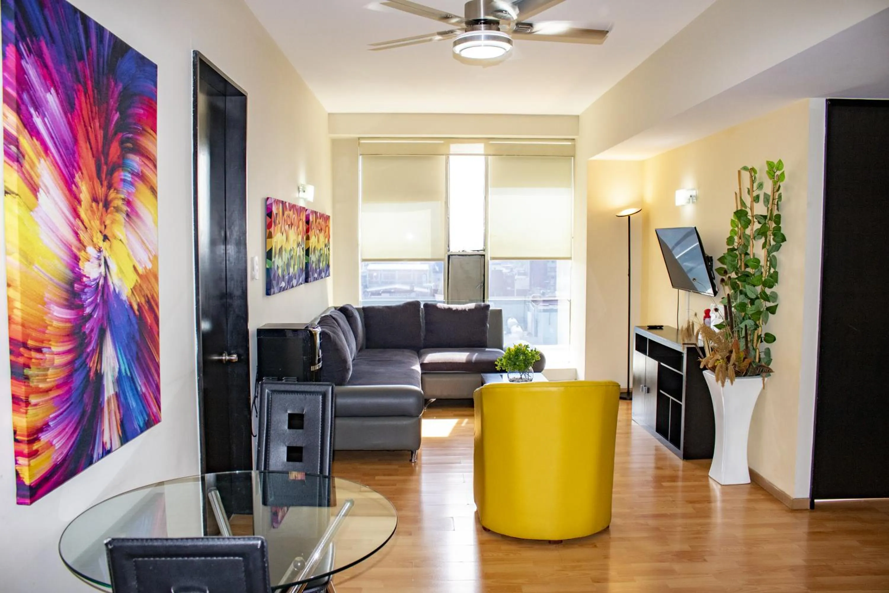 TV and multimedia in Puerta Alameda Suites México