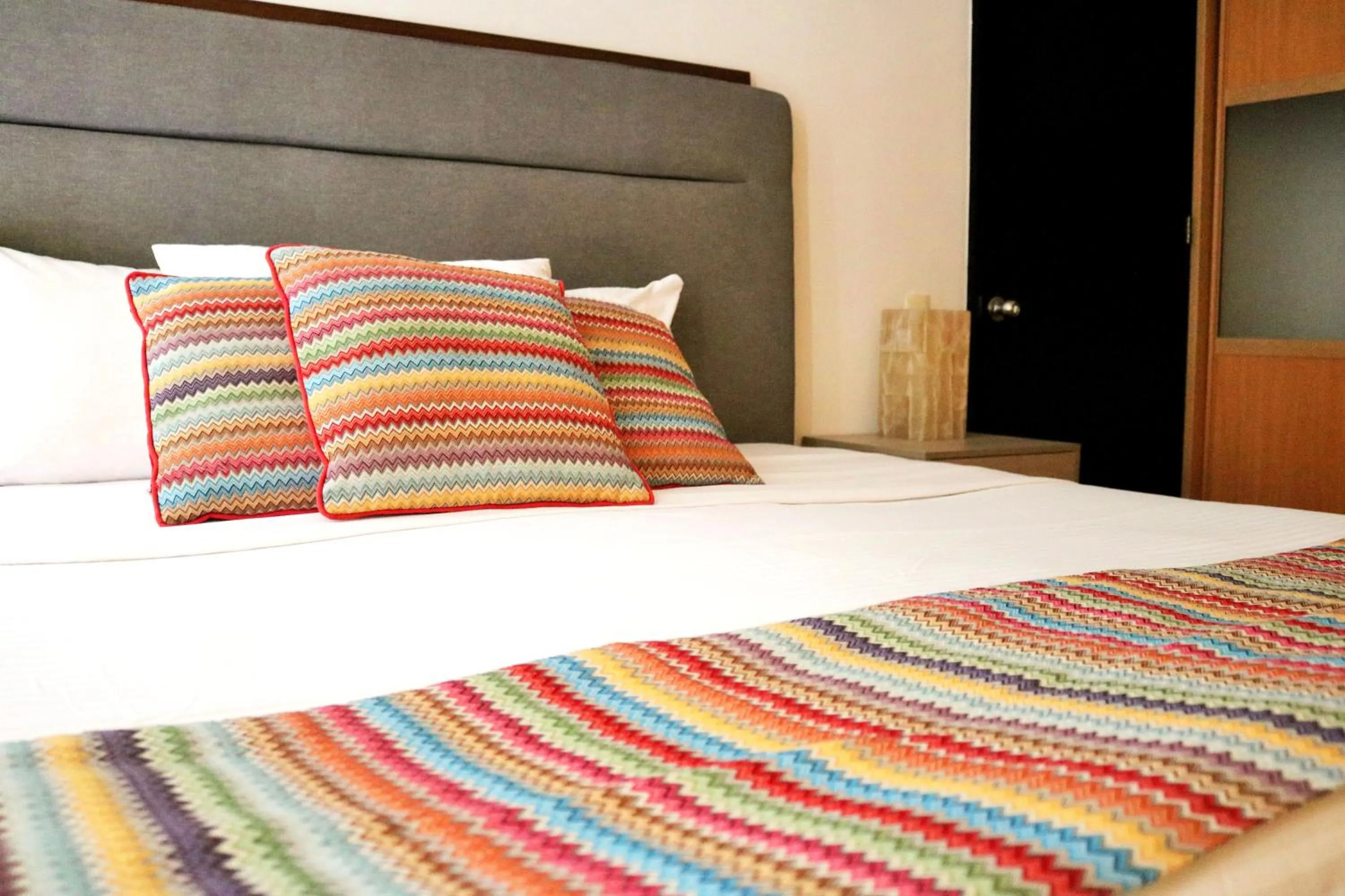 Bed in Puerta Alameda Suites México