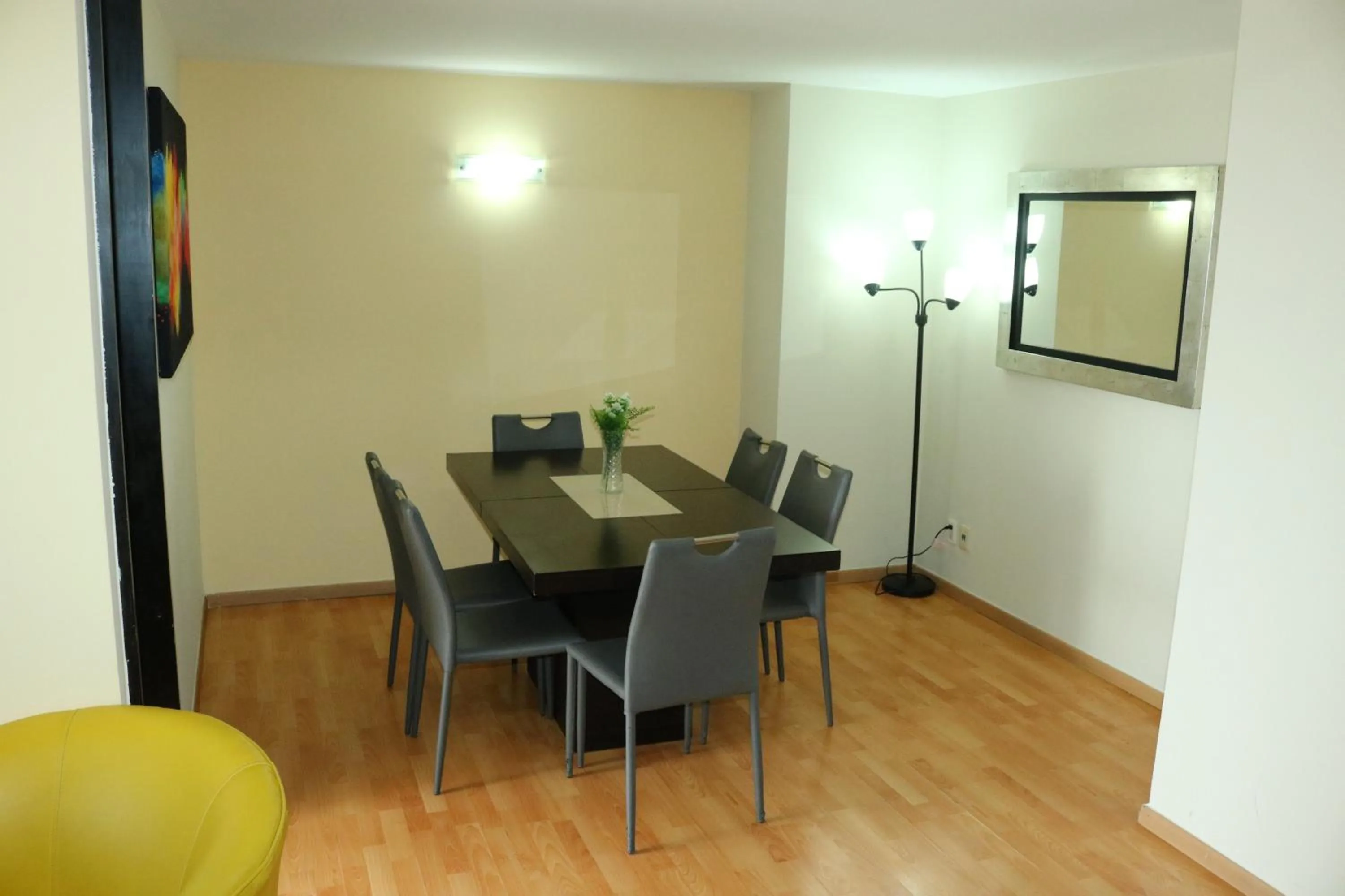 Dining area in Puerta Alameda Suites México