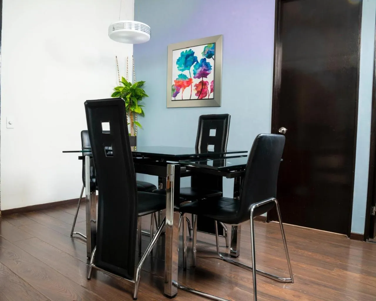 Dining area in Puerta Alameda Suites México