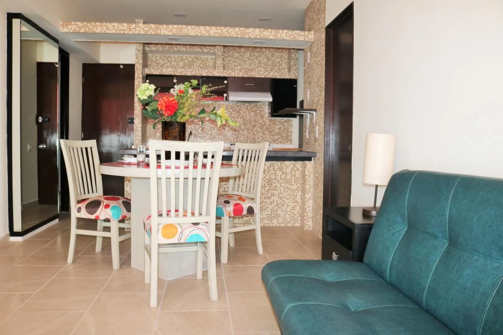 Kitchen or kitchenette in Puerta Alameda Suites México