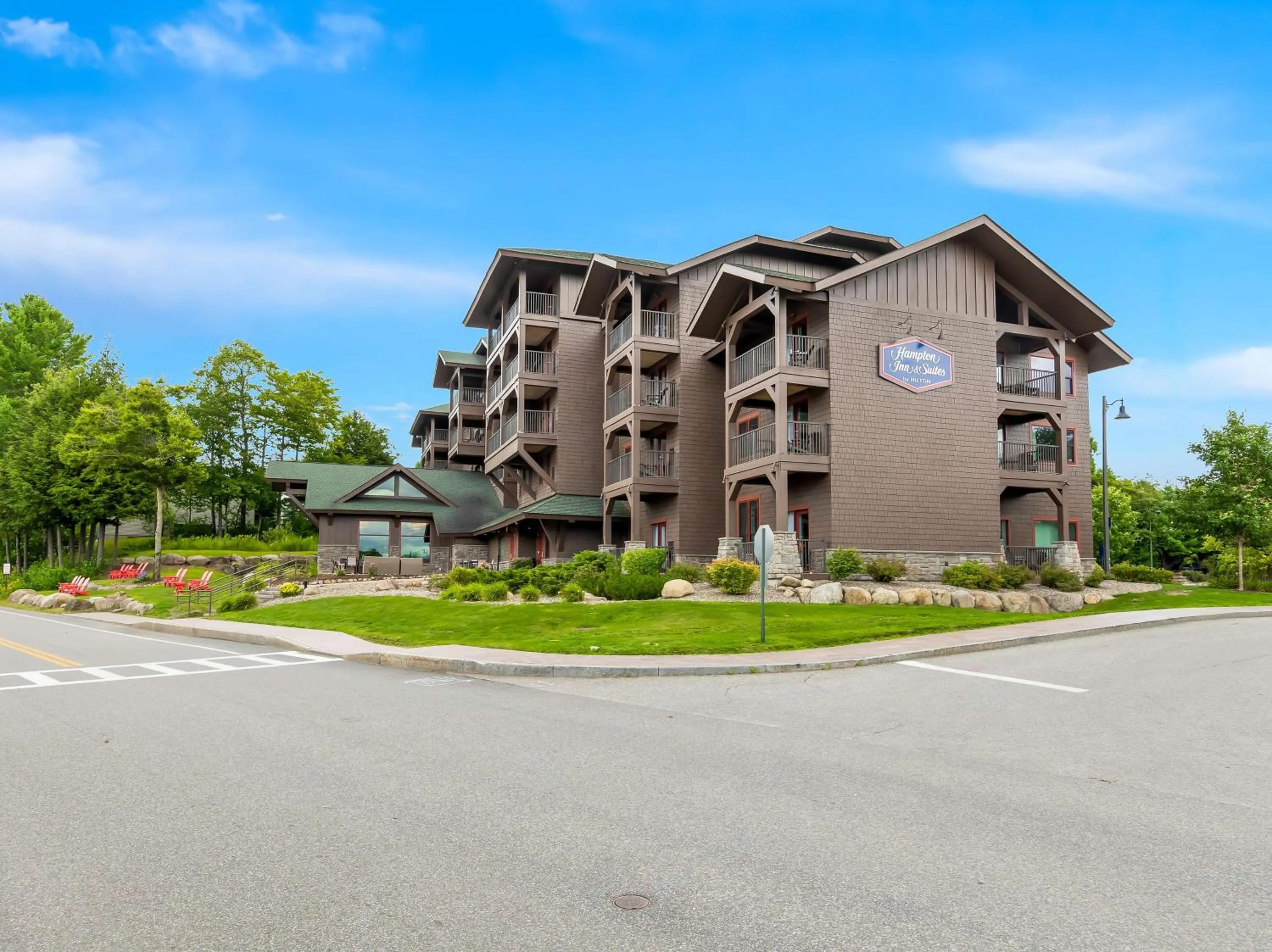 Property building in Hampton Inn & Suites Lake Placid