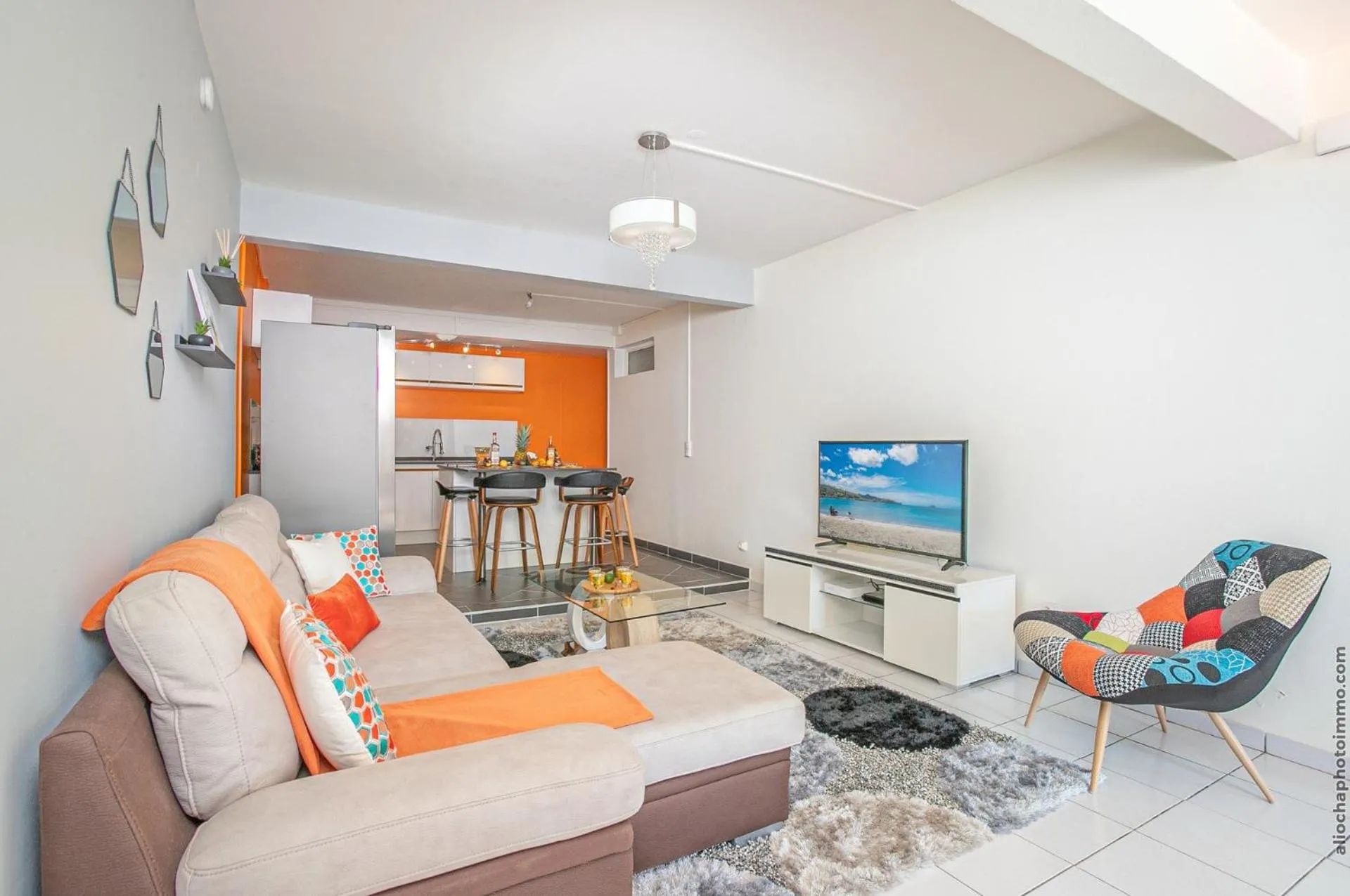 Communal lounge/ TV room in Le Brin d'Amour Apartment