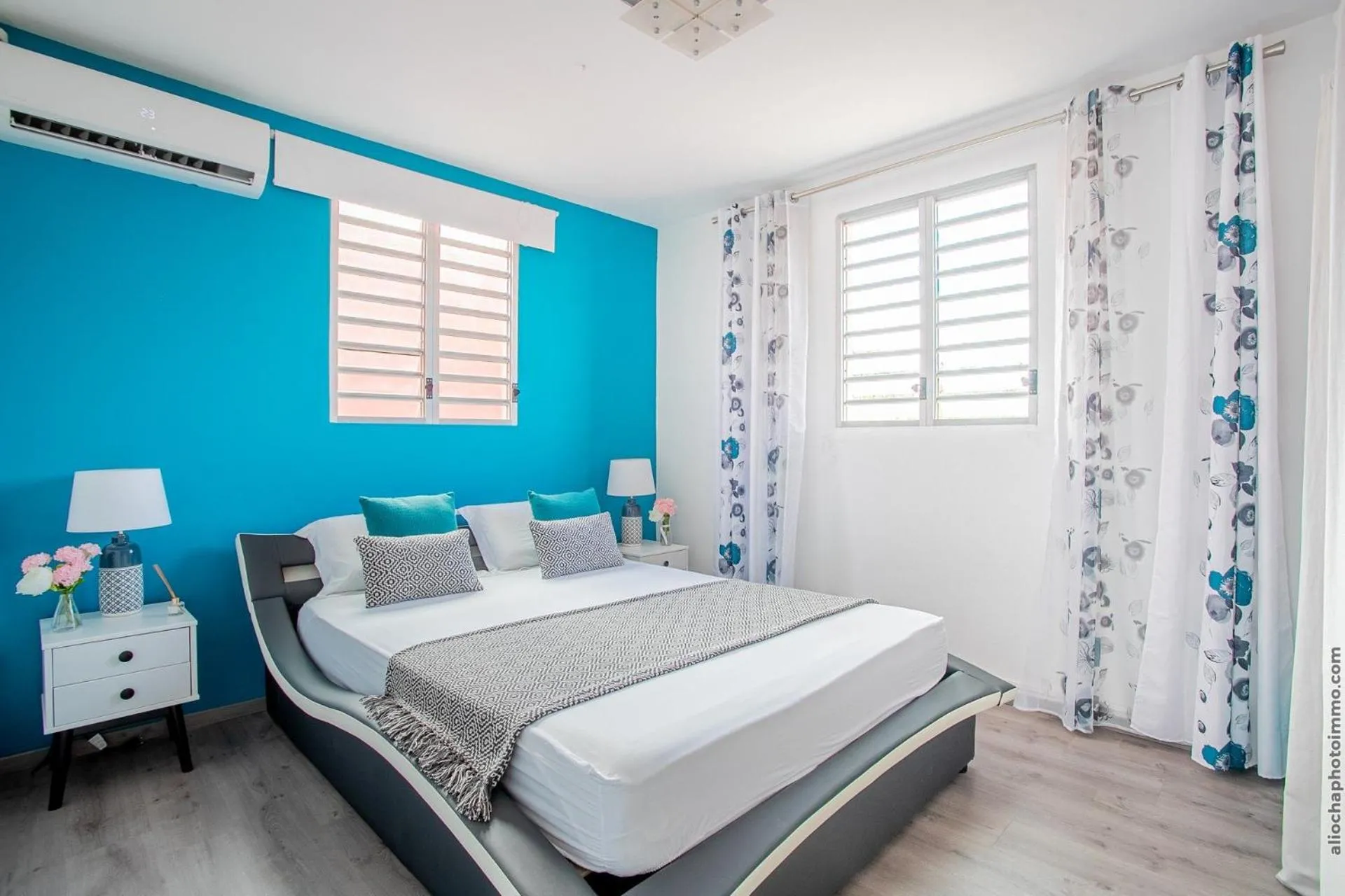Toilet, Bed in Le Brin d'Amour Apartment