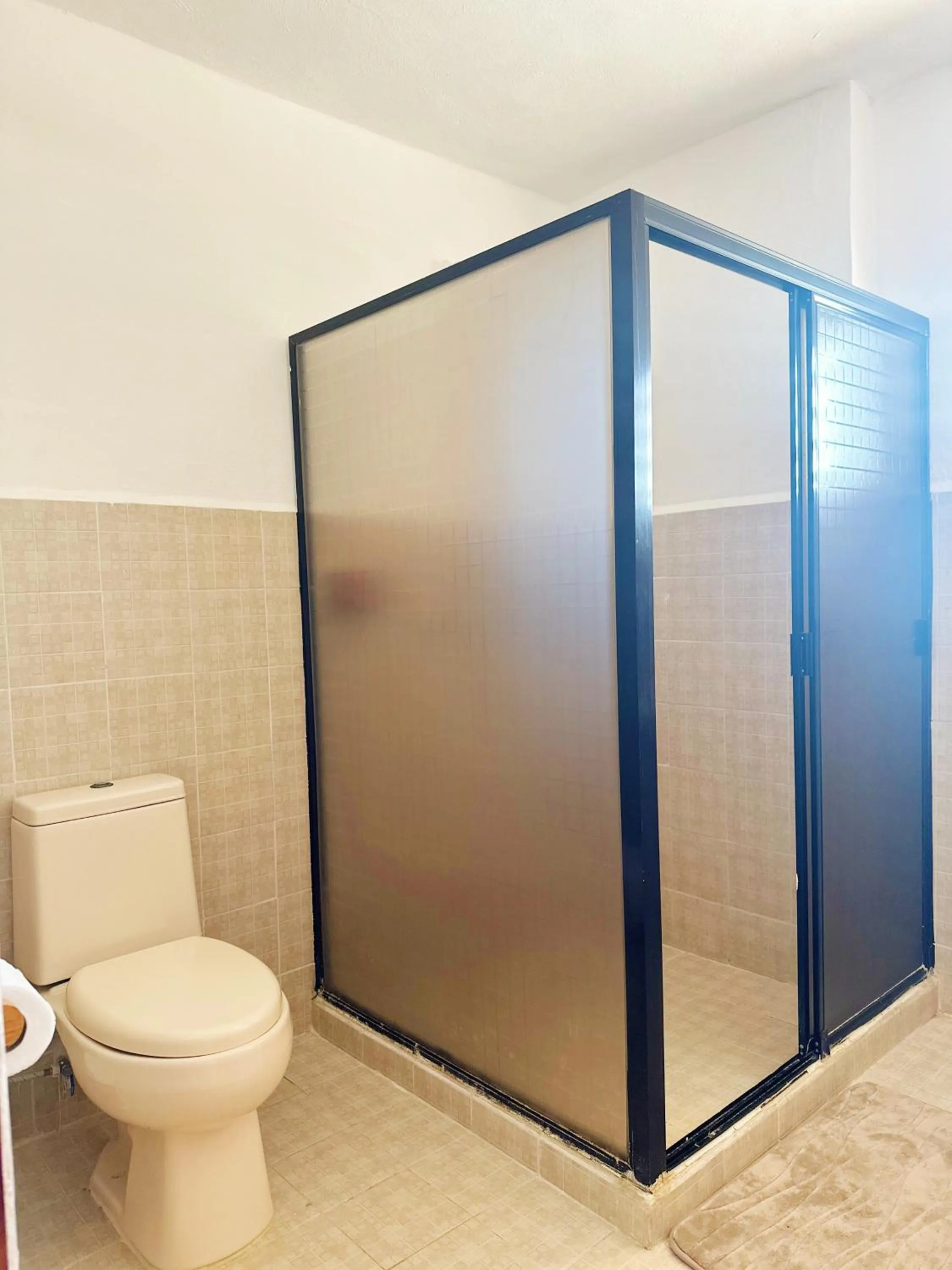 Shower in Hotel El Perico Marinero