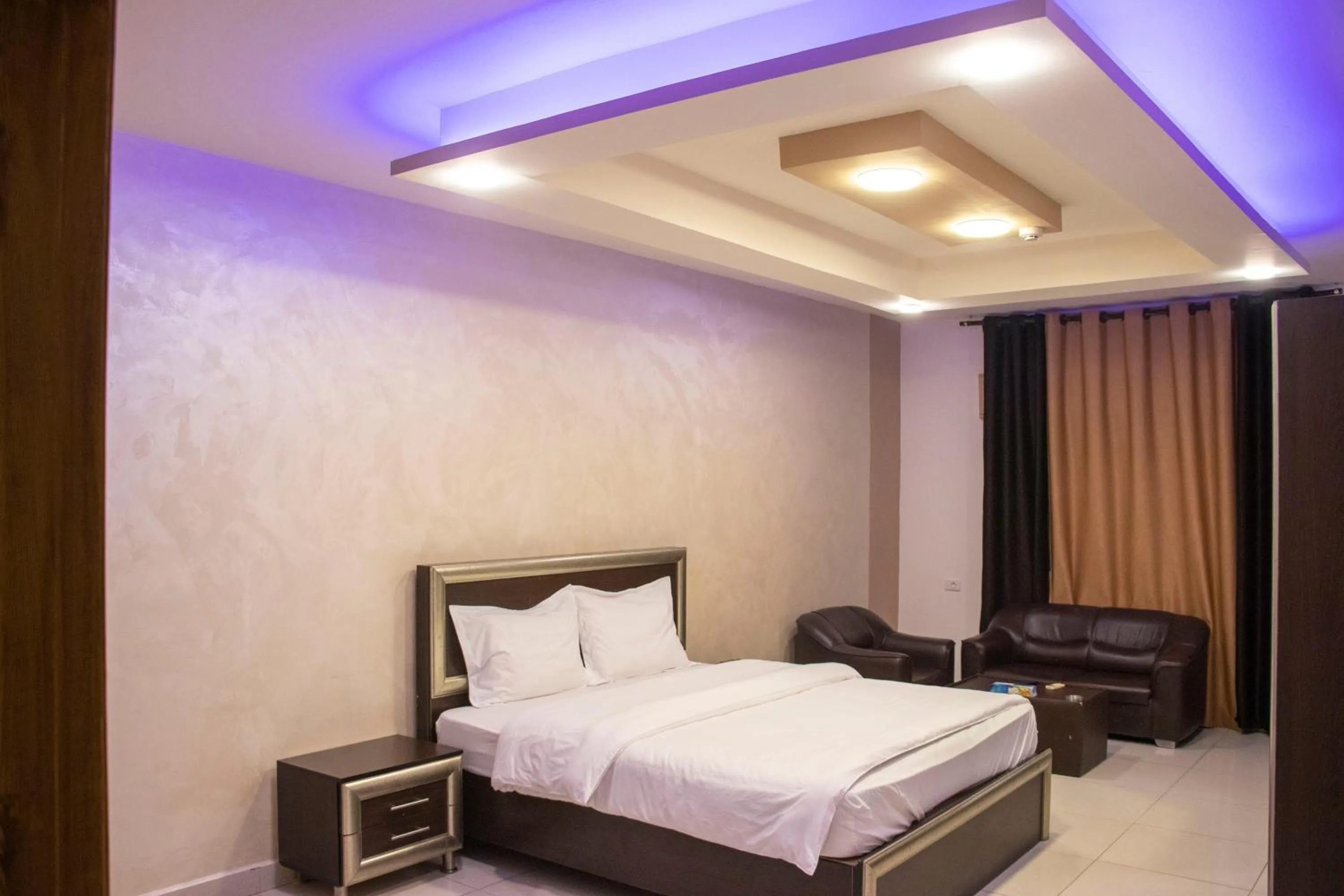 Bed in Sara Crown Hotel