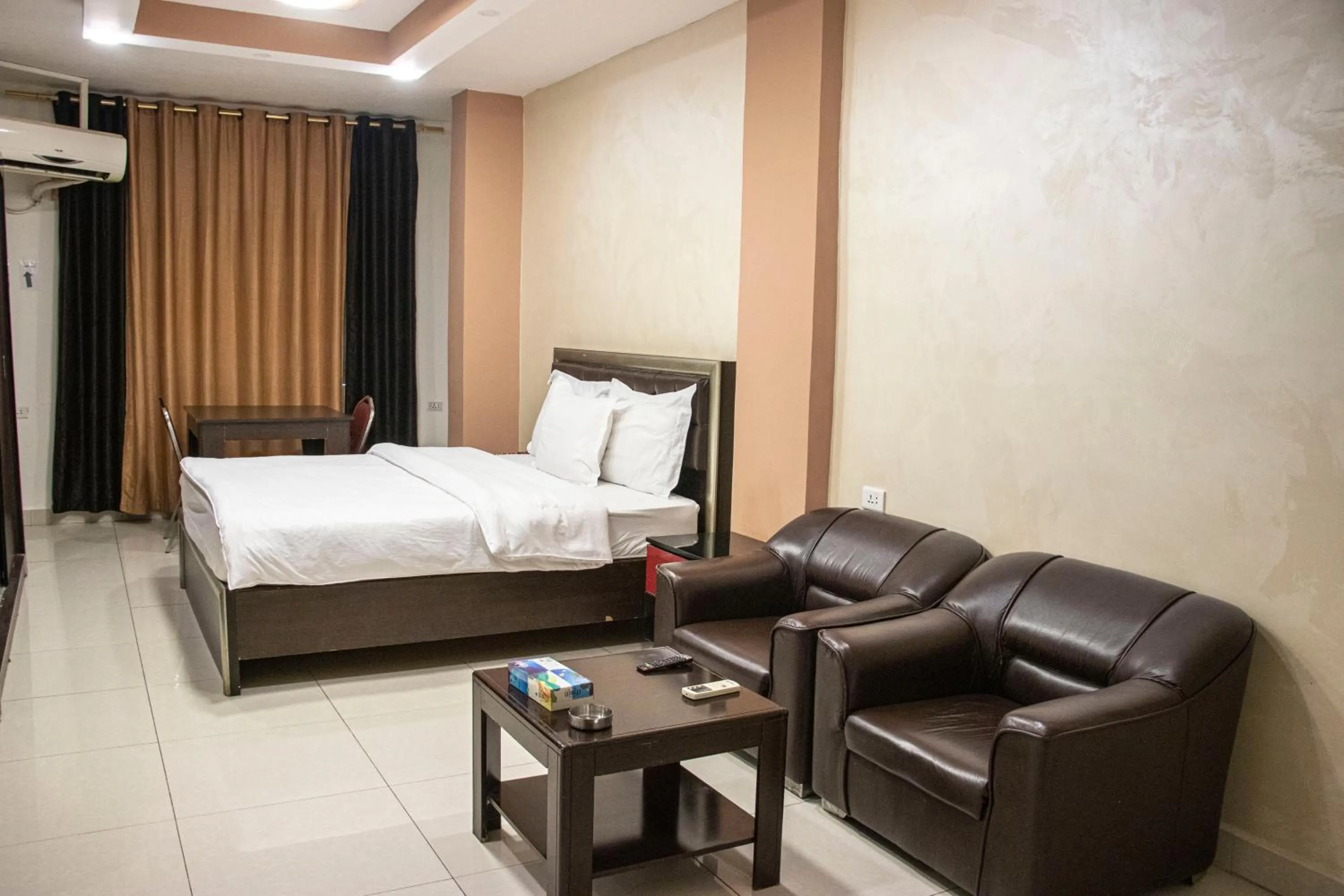 Bed in Sara Crown Hotel